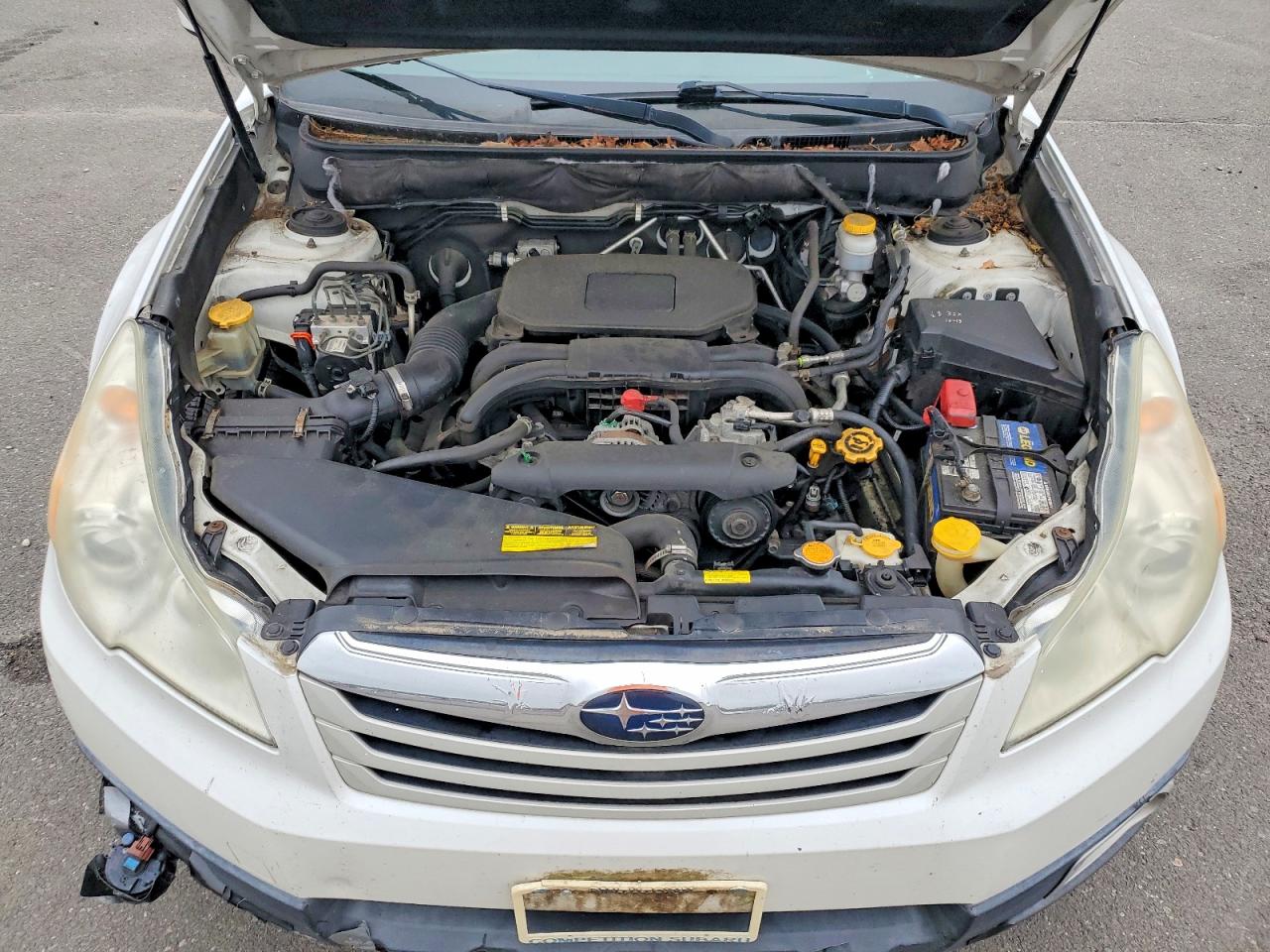 2012 Subaru Outback 2.5i White vin: 4S4BRBAC1C3203528