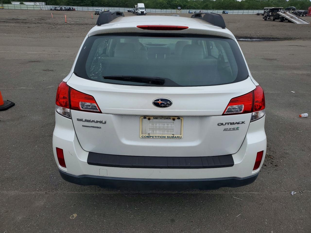 2012 Subaru Outback 2.5i White vin: 4S4BRBAC1C3203528
