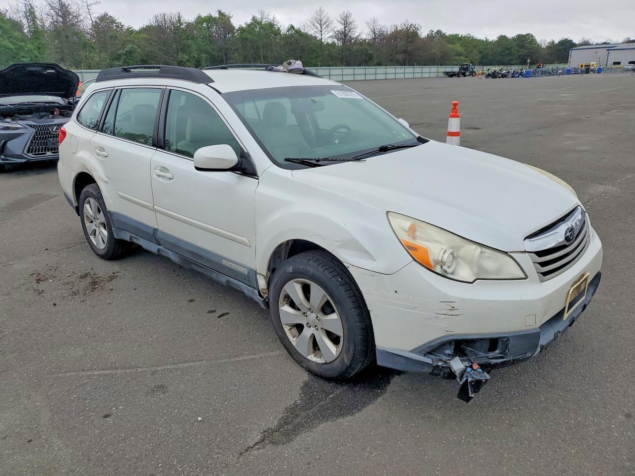 2012 Subaru Outback 2.5i White vin: 4S4BRBAC1C3203528