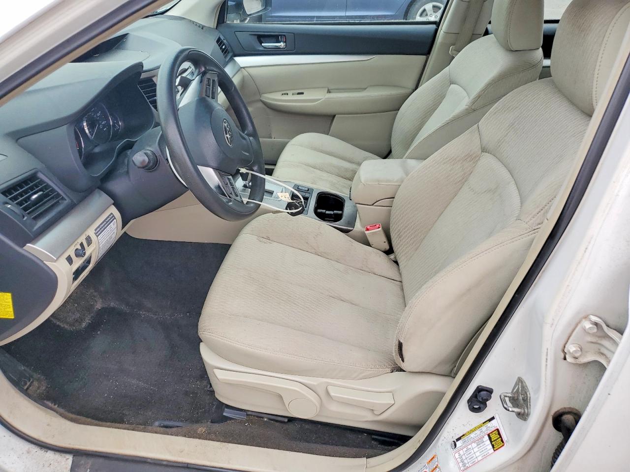 2012 Subaru Outback 2.5i White vin: 4S4BRBAC1C3203528