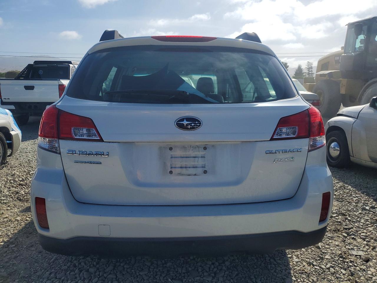 2012 Subaru Outback 2.5i White vin: 4S4BRBAC1C3206350