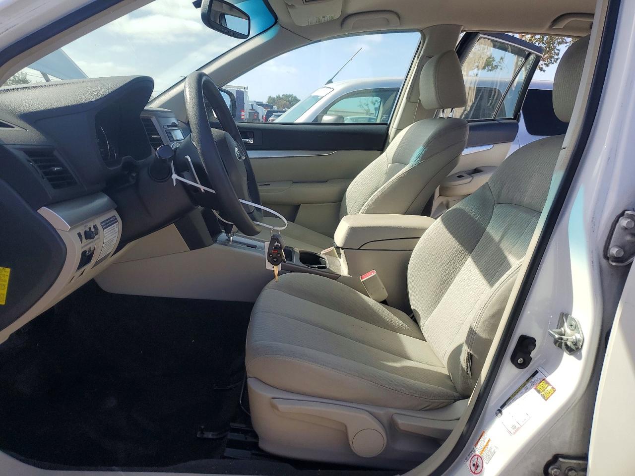 2012 Subaru Outback 2.5i White vin: 4S4BRBAC1C3206350