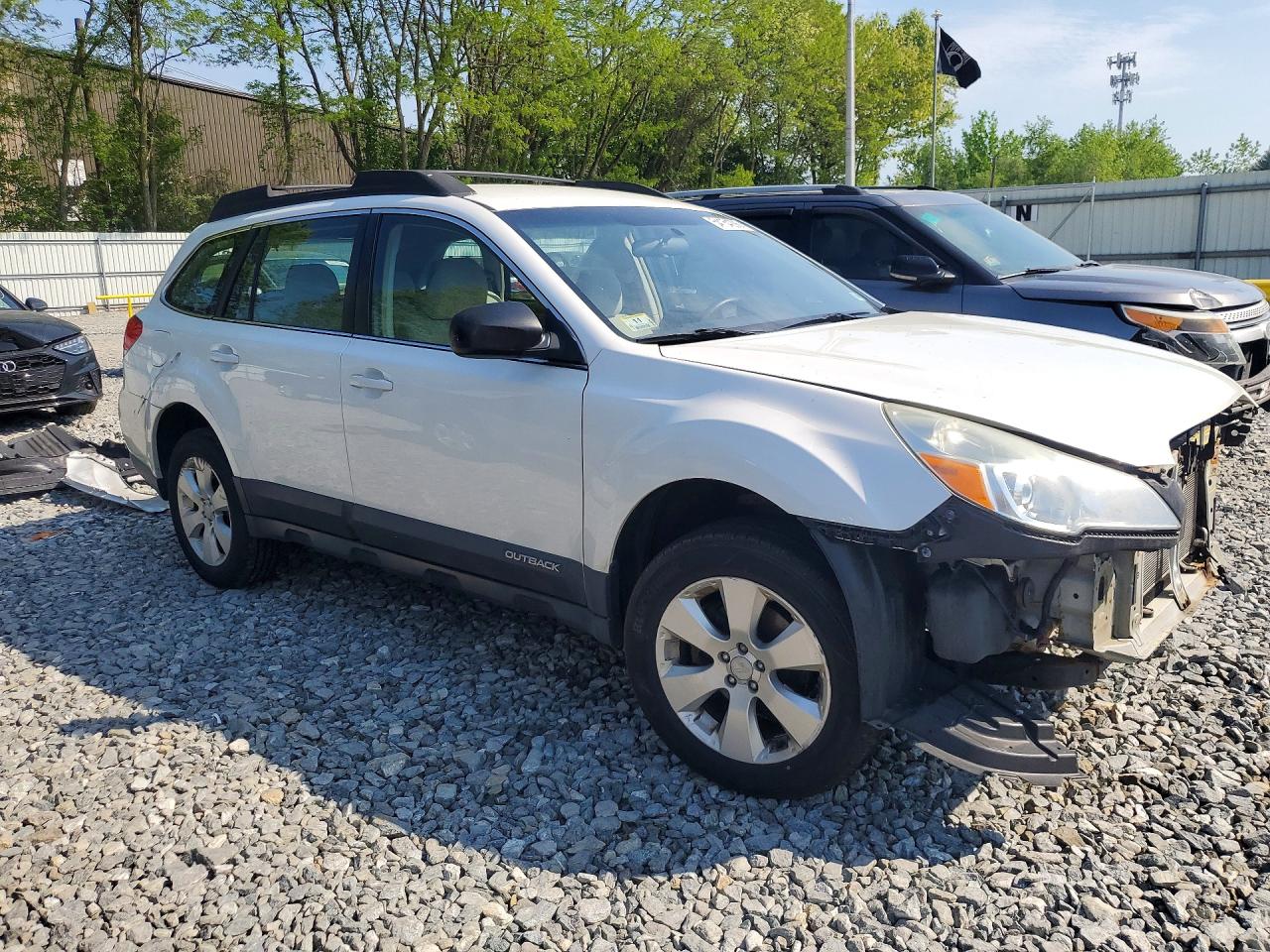 2013 Subaru Outback 2.5i White vin: 4S4BRBAC1D3254920