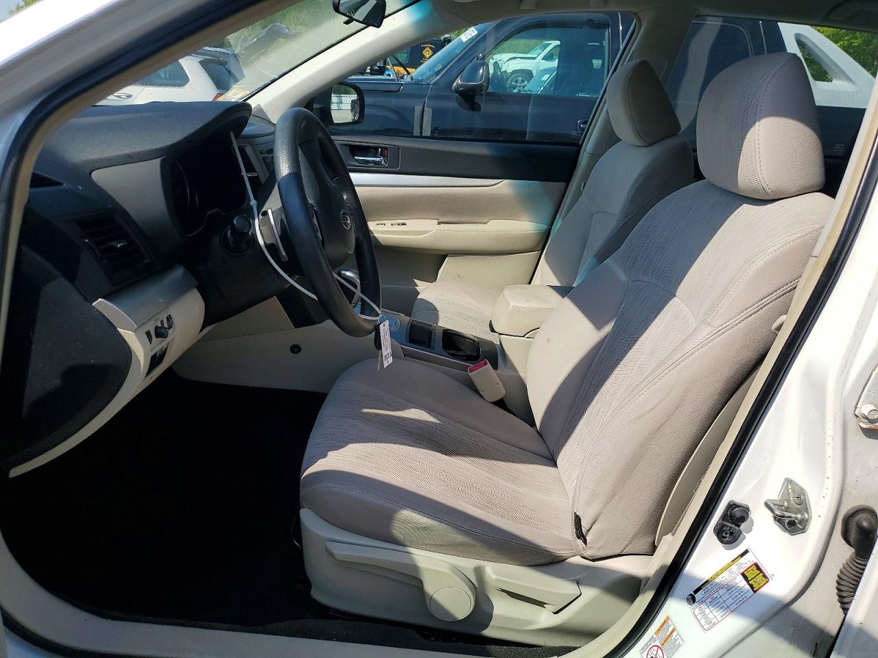 2013 Subaru Outback 2.5i White vin: 4S4BRBAC1D3254920
