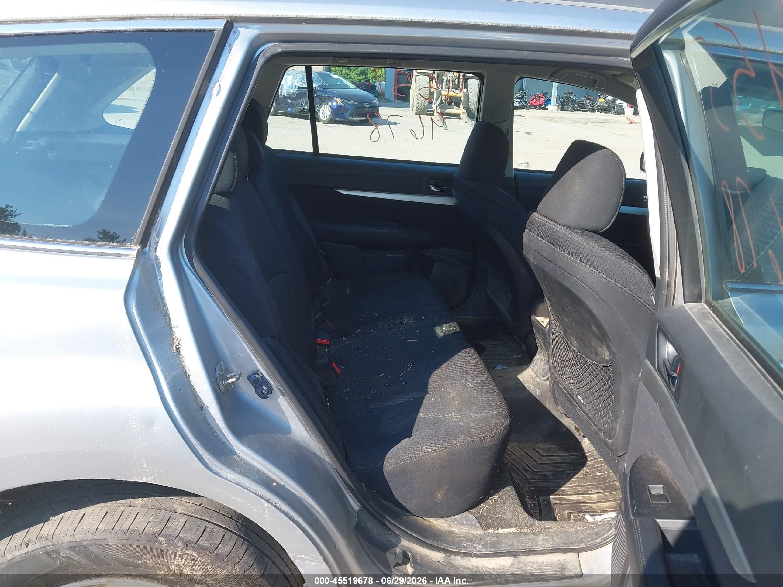 2012 Subaru Outback 2.5i Серебряный vin: 4S4BRBAC2C3218846