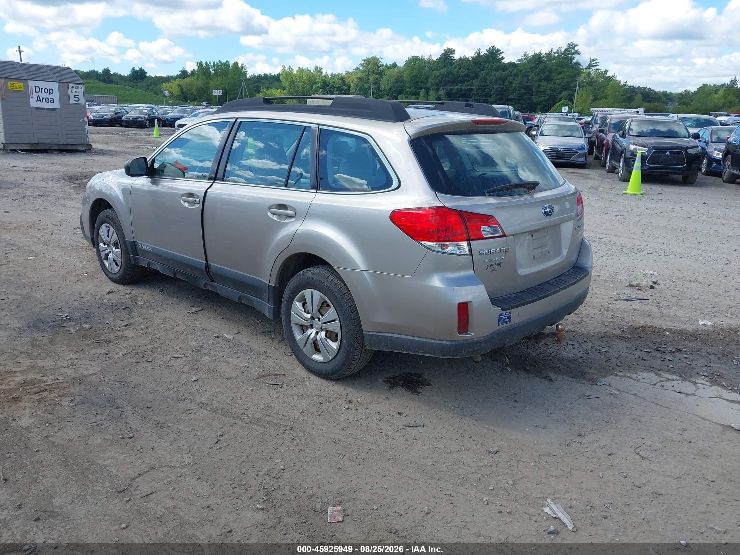 2014 Subaru Outback 2.5i Gold vin: 4S4BRBAC2E3232457