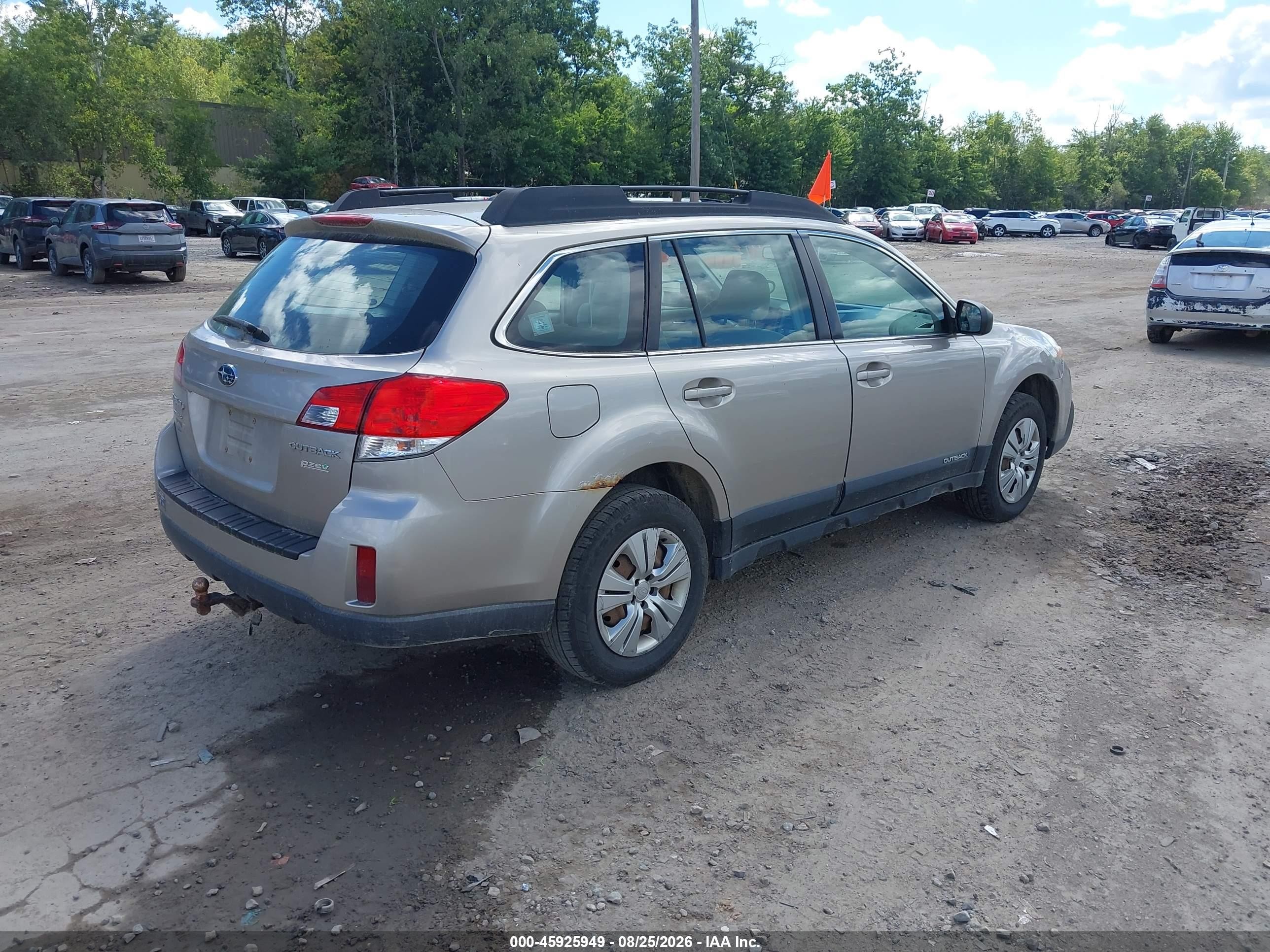 2014 Subaru Outback 2.5i Gold vin: 4S4BRBAC2E3232457