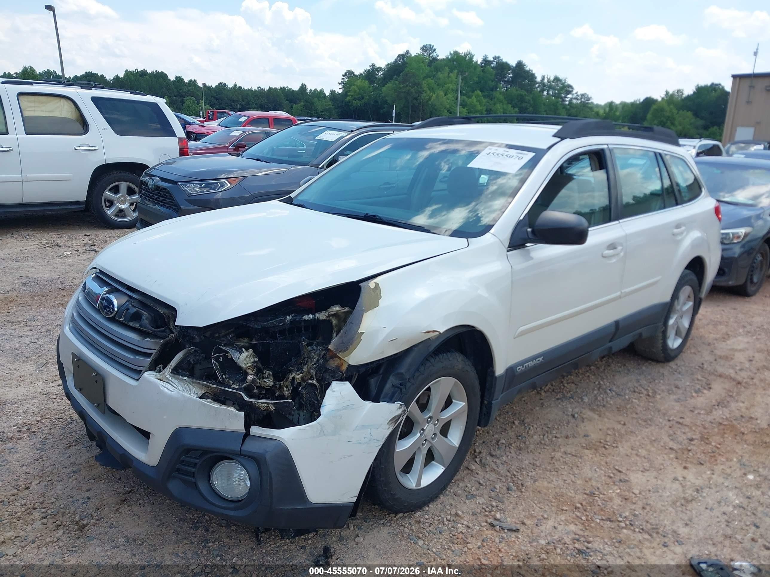 2014 Subaru Outback 2.5i White vin: 4S4BRBAC2E3246021