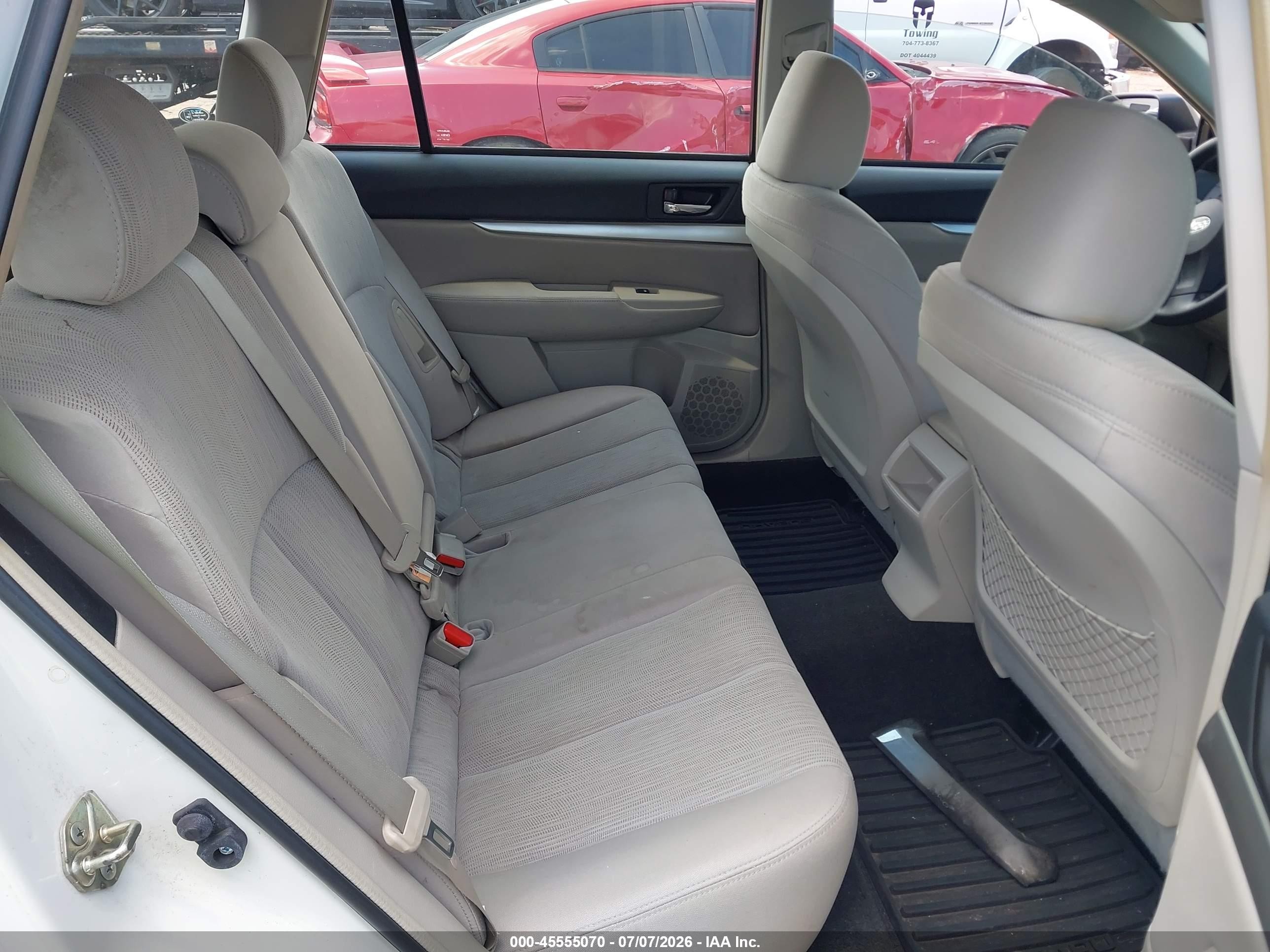 2014 Subaru Outback 2.5i White vin: 4S4BRBAC2E3246021