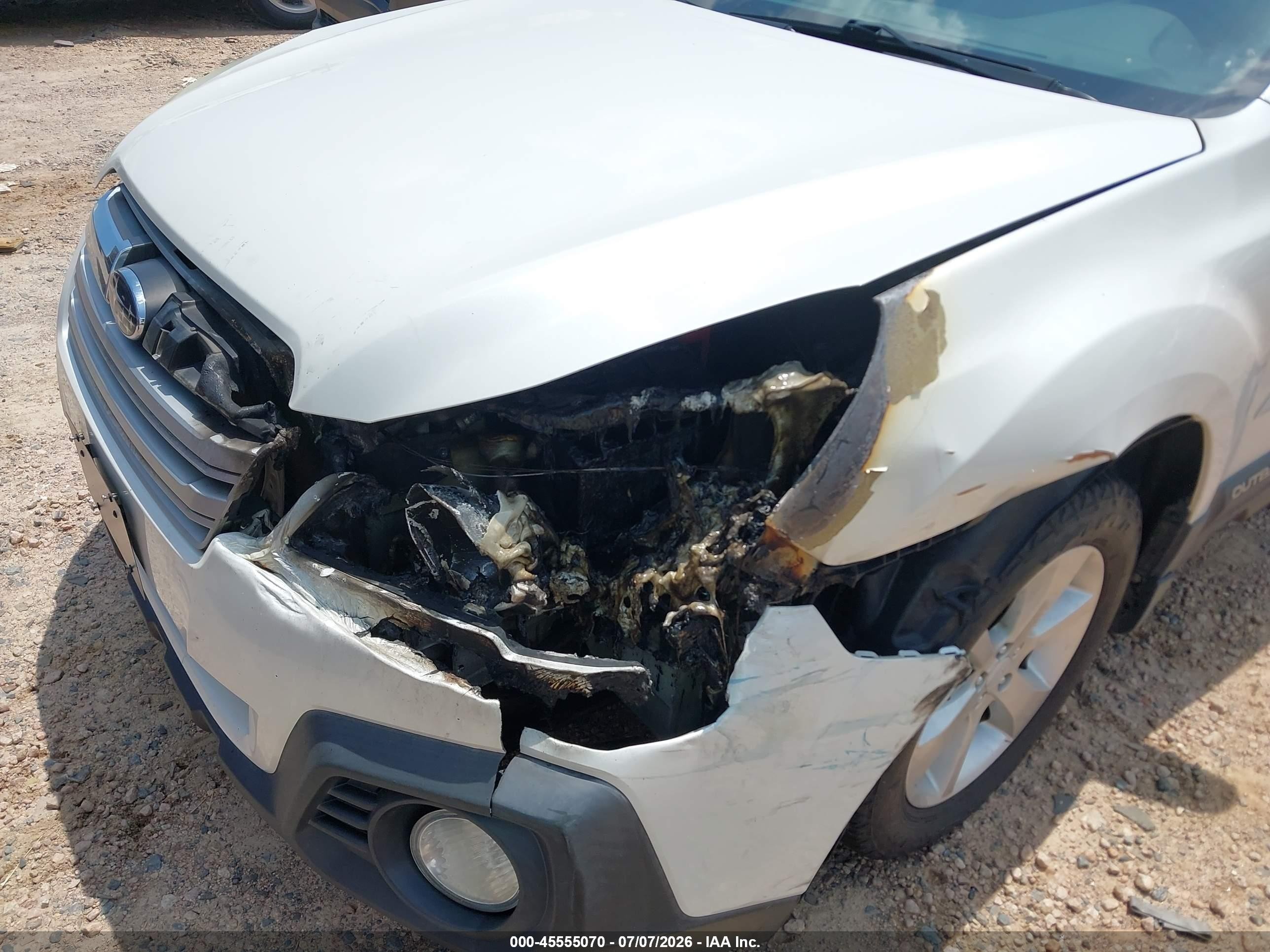 2014 Subaru Outback 2.5i White vin: 4S4BRBAC2E3246021