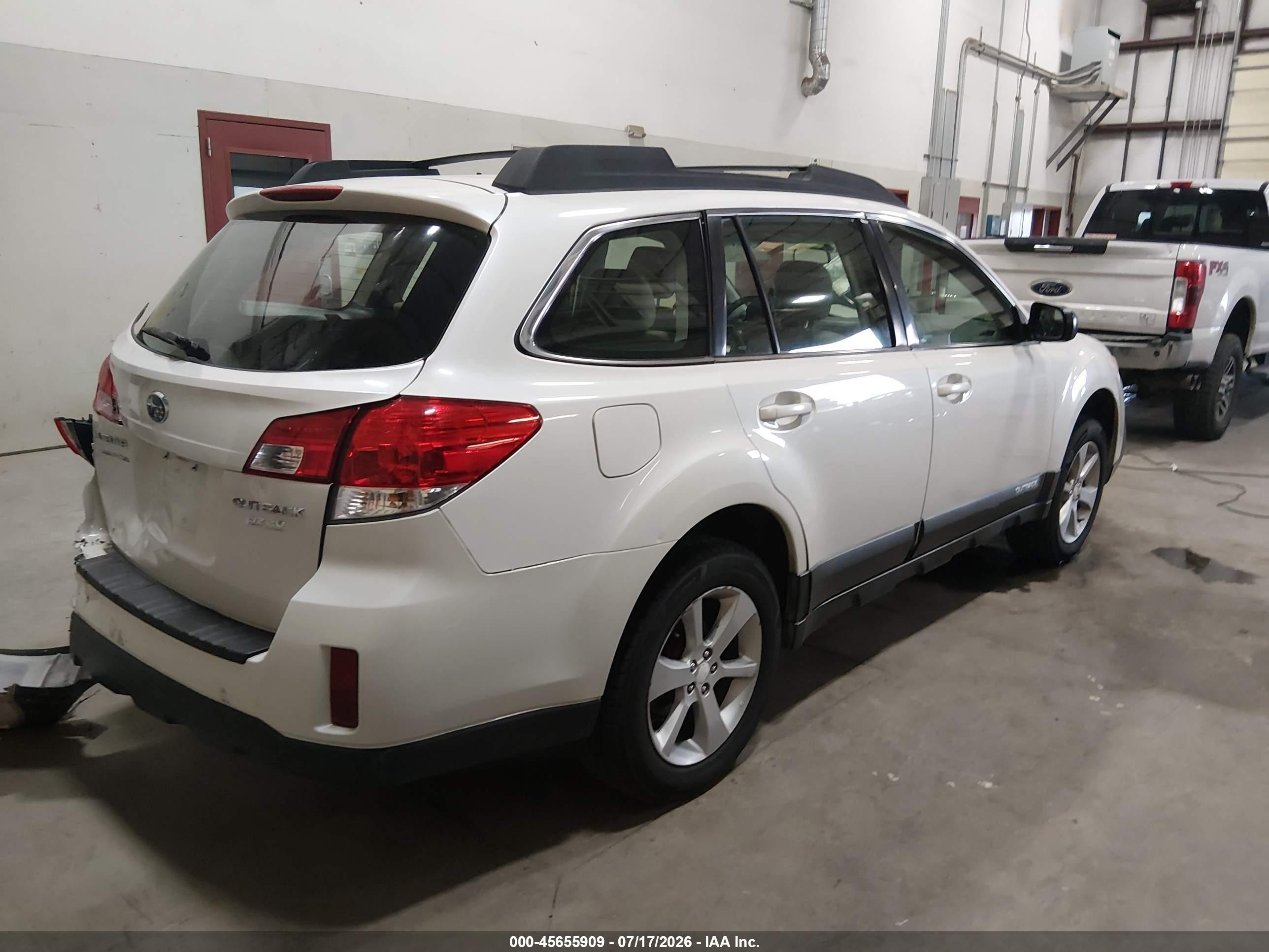 2014 Subaru Outback 2.5i White vin: 4S4BRBAC2E3264910