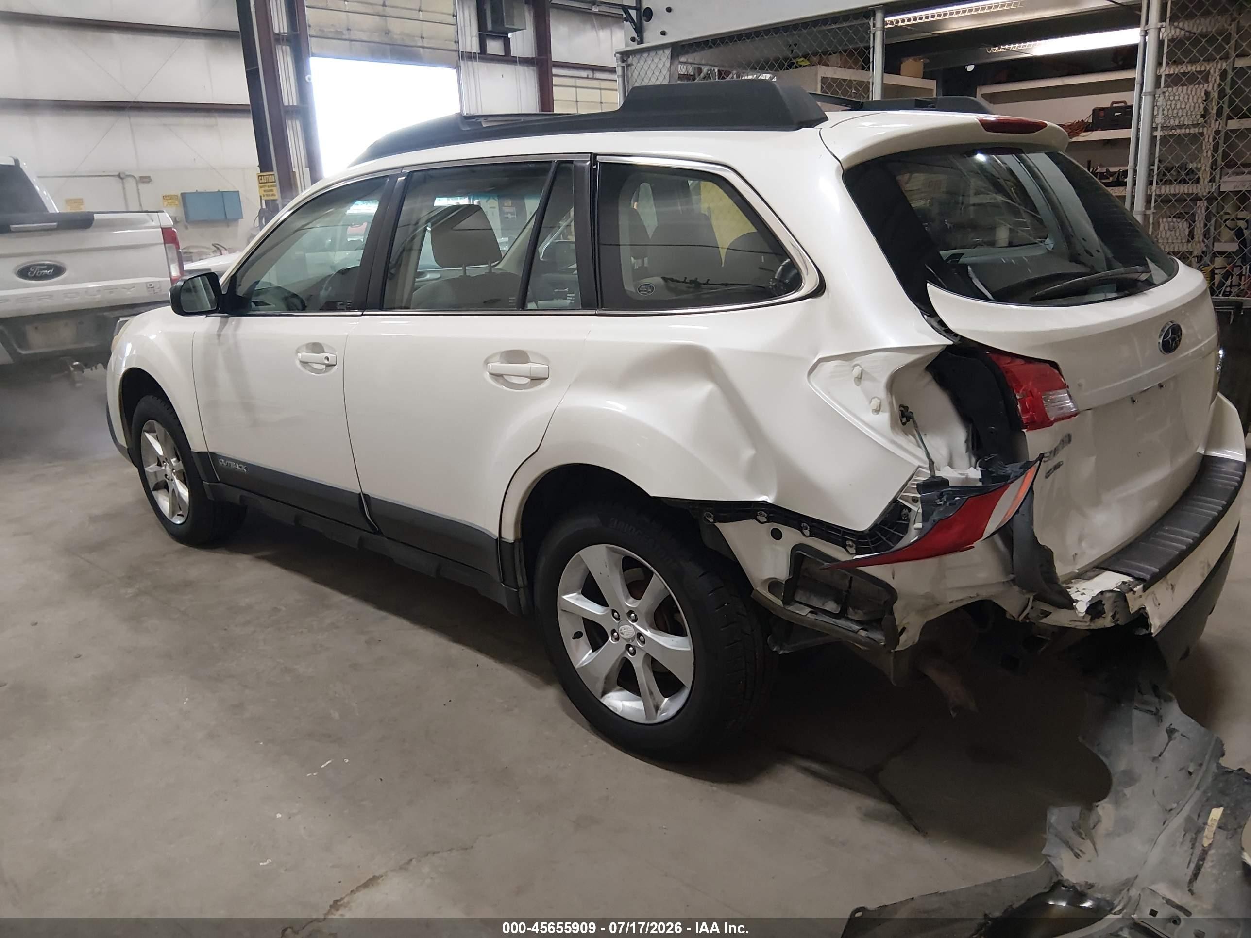 2014 Subaru Outback 2.5i White vin: 4S4BRBAC2E3264910