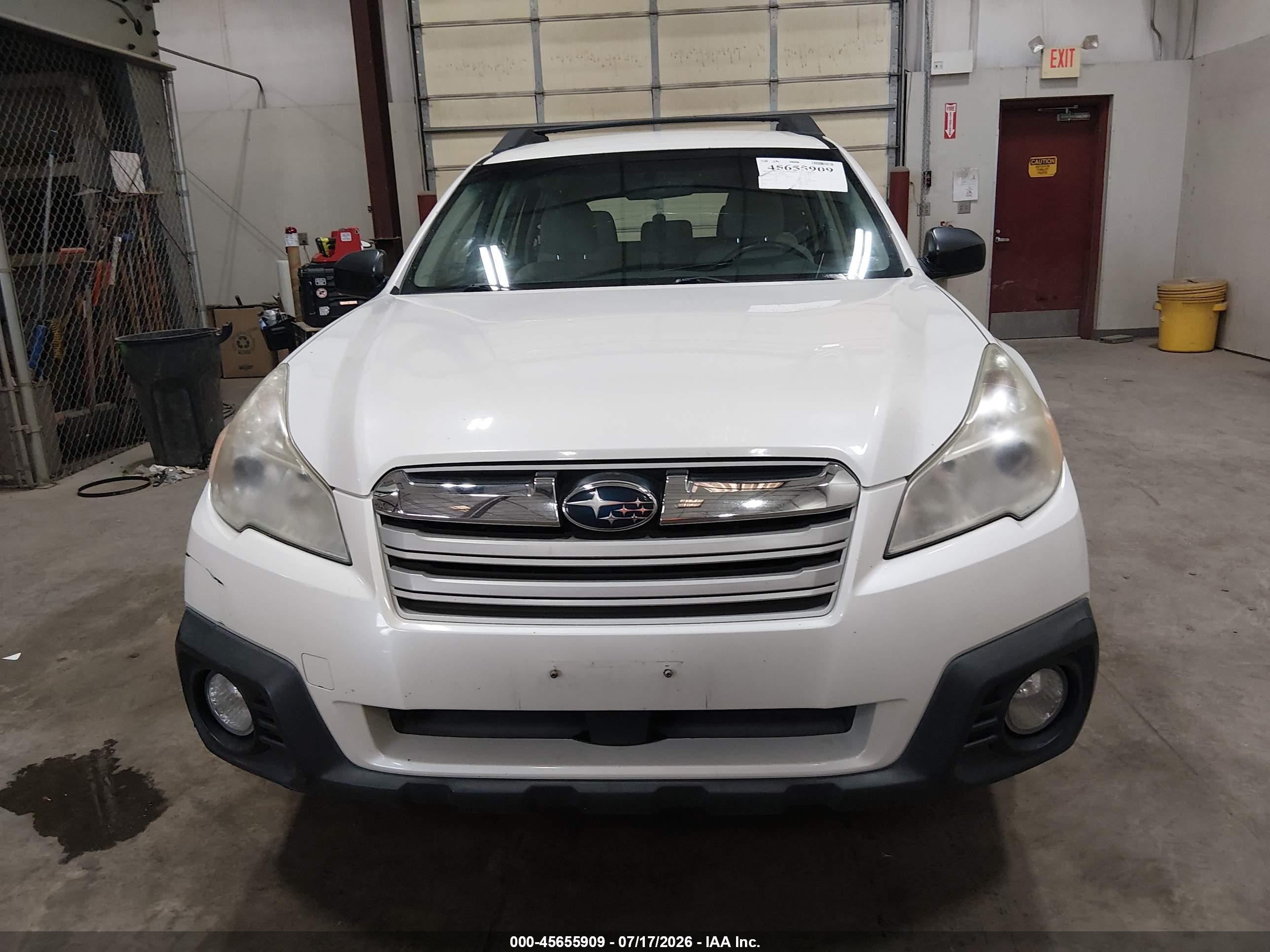2014 Subaru Outback 2.5i White vin: 4S4BRBAC2E3264910