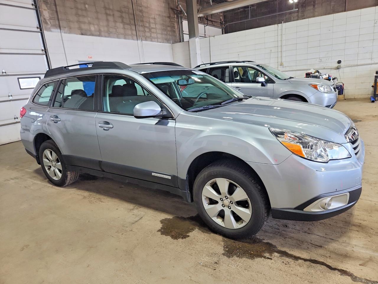 2012 Subaru Outback 2.5i Silver vin: 4S4BRBAC3C3205085