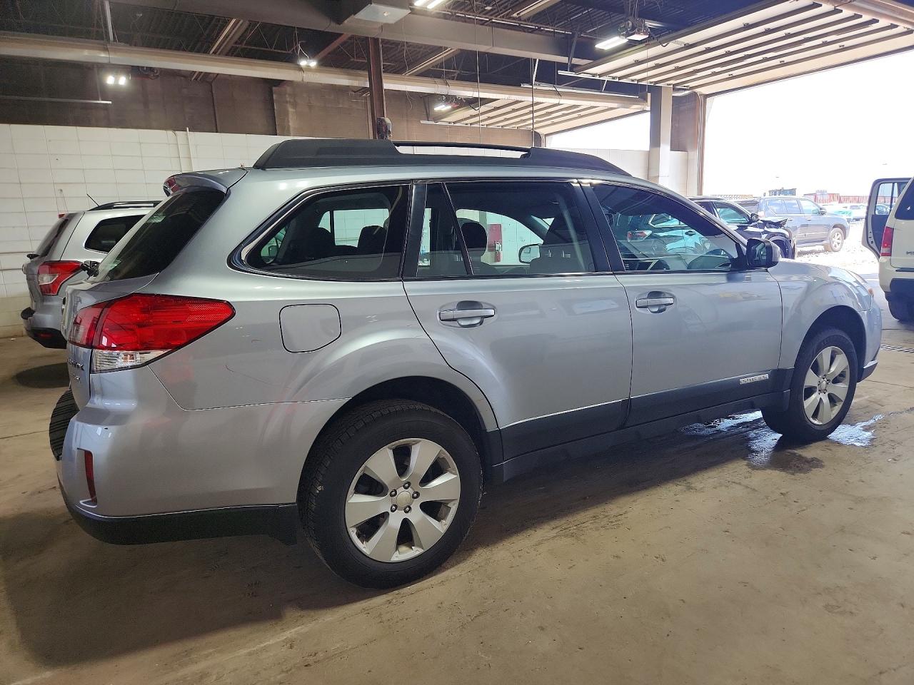 2012 Subaru Outback 2.5i Silver vin: 4S4BRBAC3C3205085