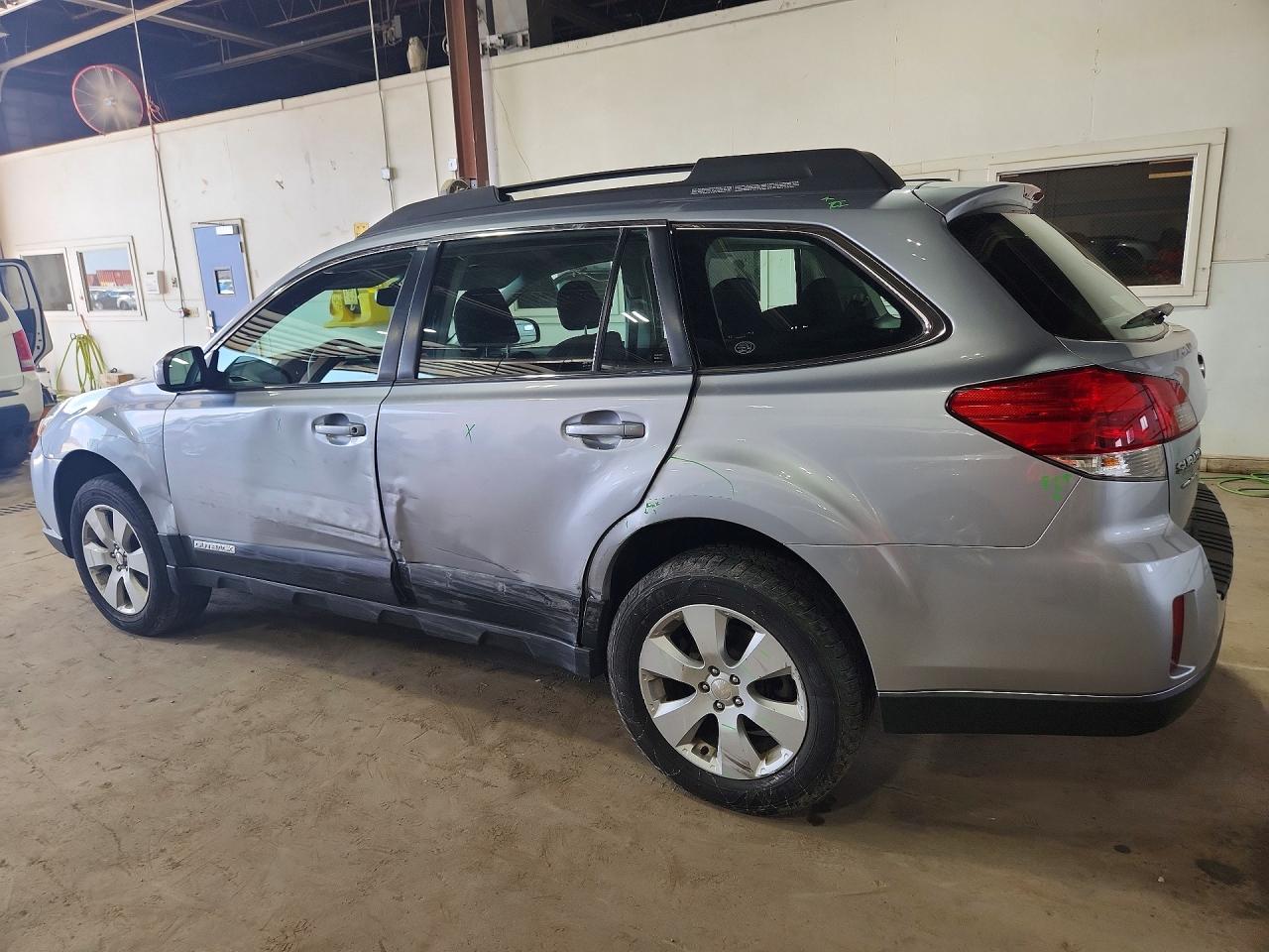 2012 Subaru Outback 2.5i Silver vin: 4S4BRBAC3C3205085
