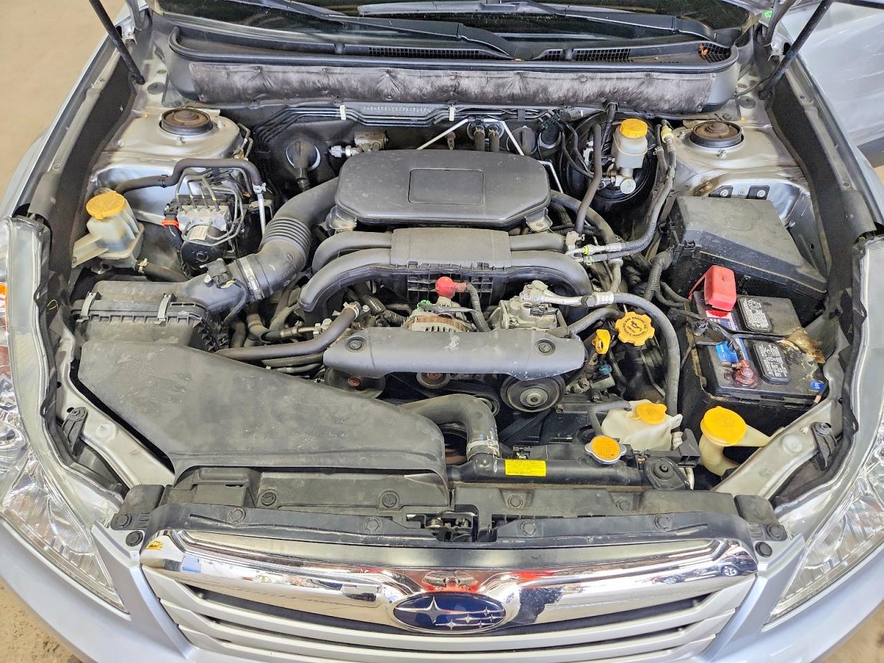 2012 Subaru Outback 2.5i Silver vin: 4S4BRBAC3C3205085