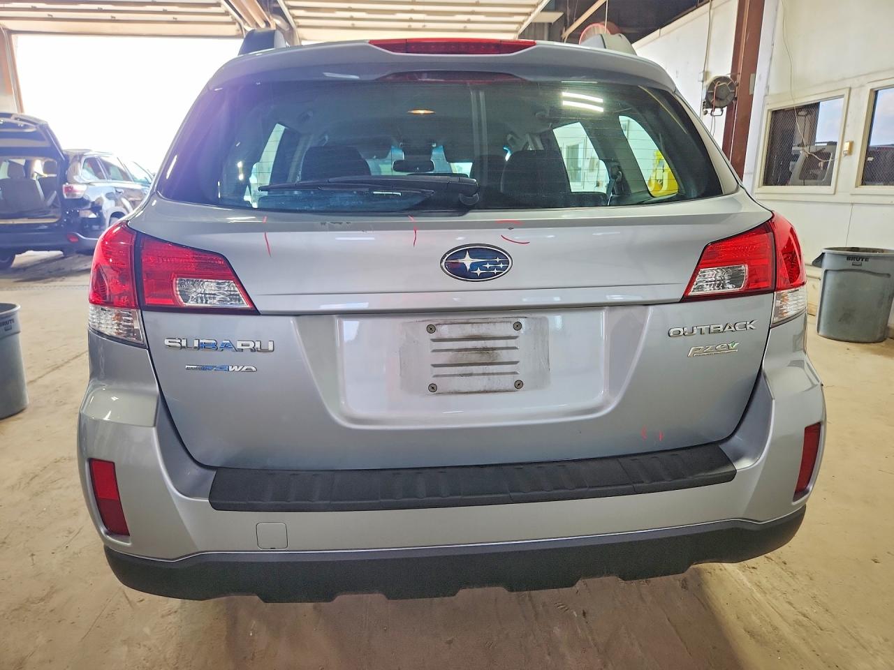 2012 Subaru Outback 2.5i Silver vin: 4S4BRBAC3C3205085