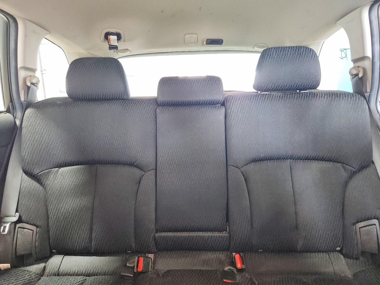 2012 Subaru Outback 2.5i Silver vin: 4S4BRBAC3C3205085
