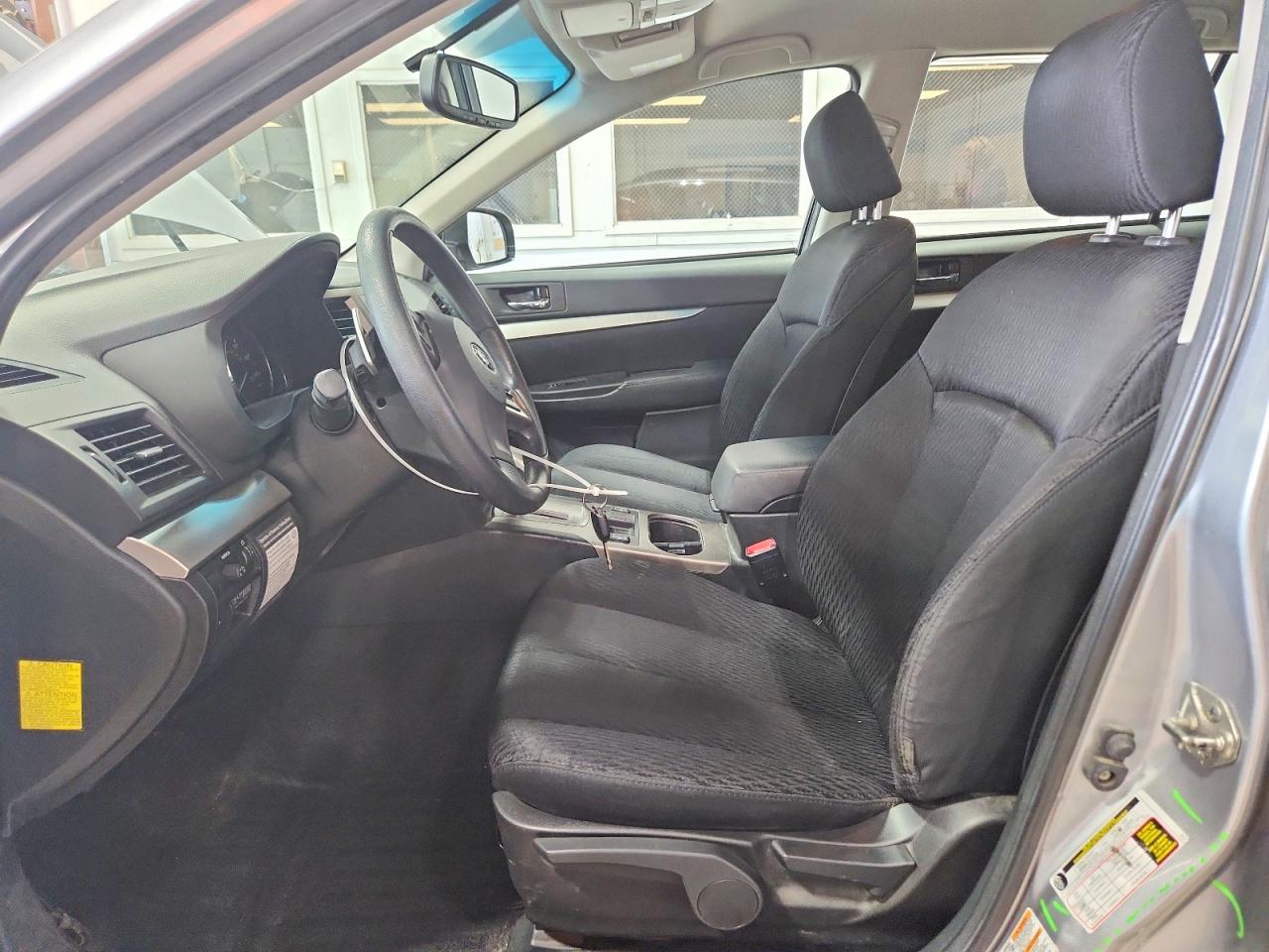 2012 Subaru Outback 2.5i Silver vin: 4S4BRBAC3C3205085