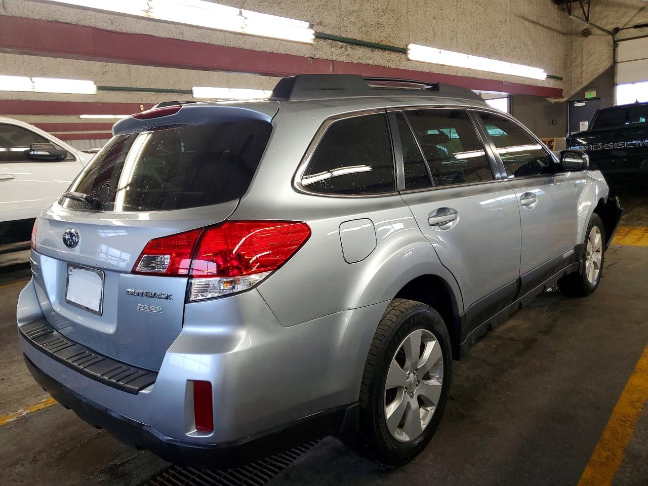 2012 Subaru Outback 2.5i Silver vin: 4S4BRBAC3C3214370