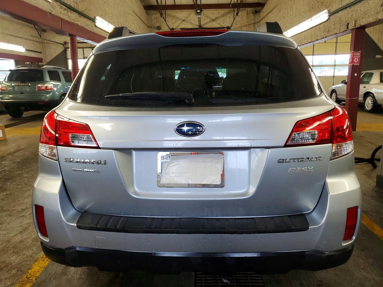 2012 Subaru Outback 2.5i Silver vin: 4S4BRBAC3C3214370
