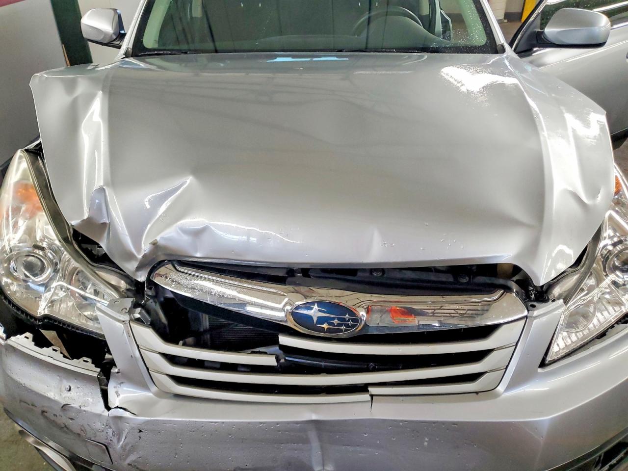 2012 Subaru Outback 2.5i Silver vin: 4S4BRBAC3C3214370