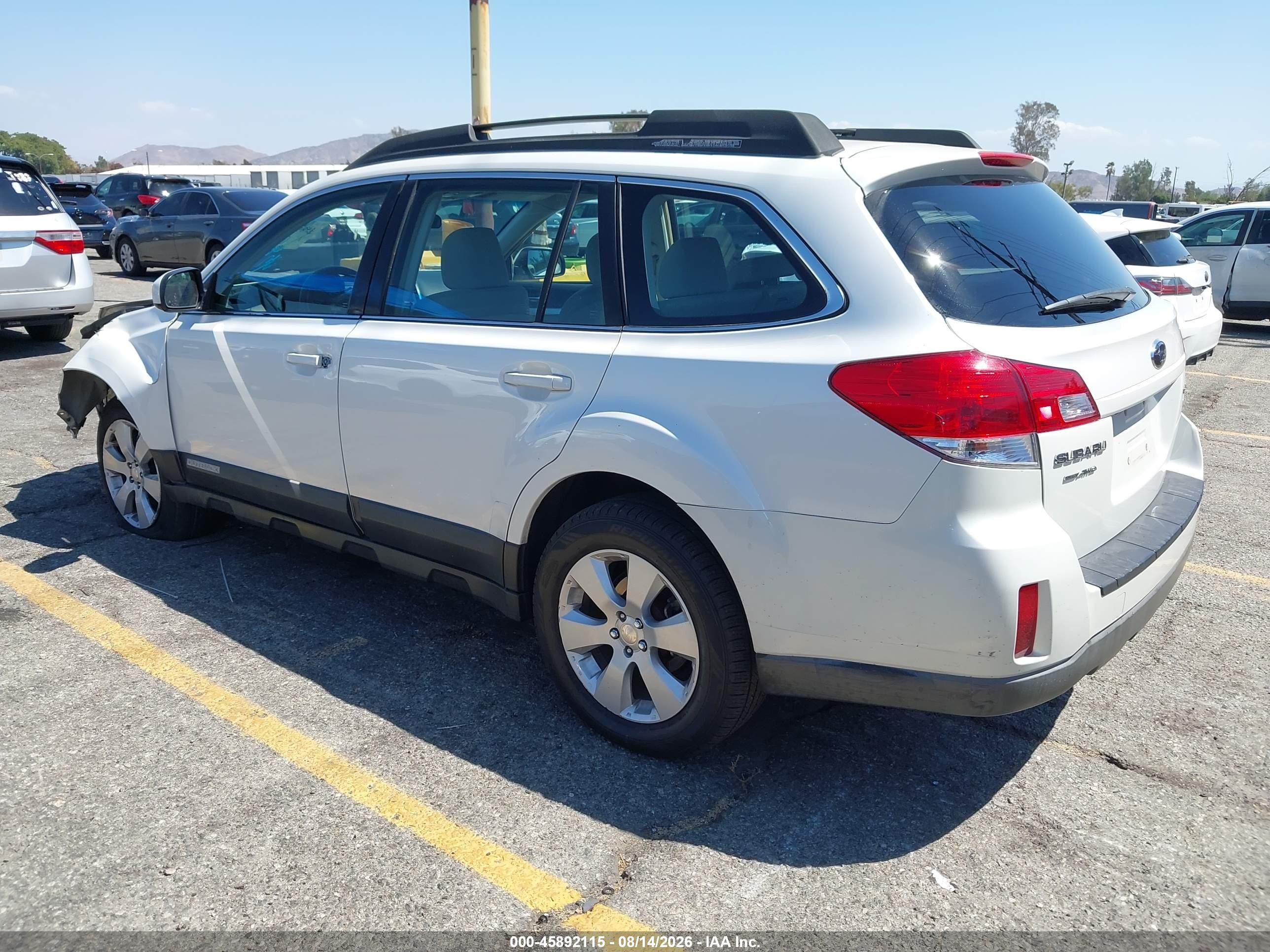 2012 Subaru Outback 2.5i White vin: 4S4BRBAC3C3229175