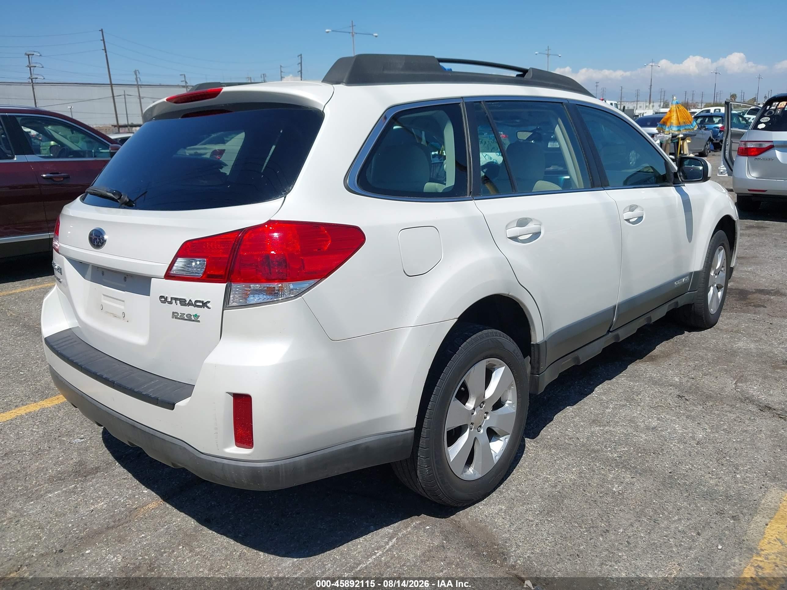 2012 Subaru Outback 2.5i White vin: 4S4BRBAC3C3229175