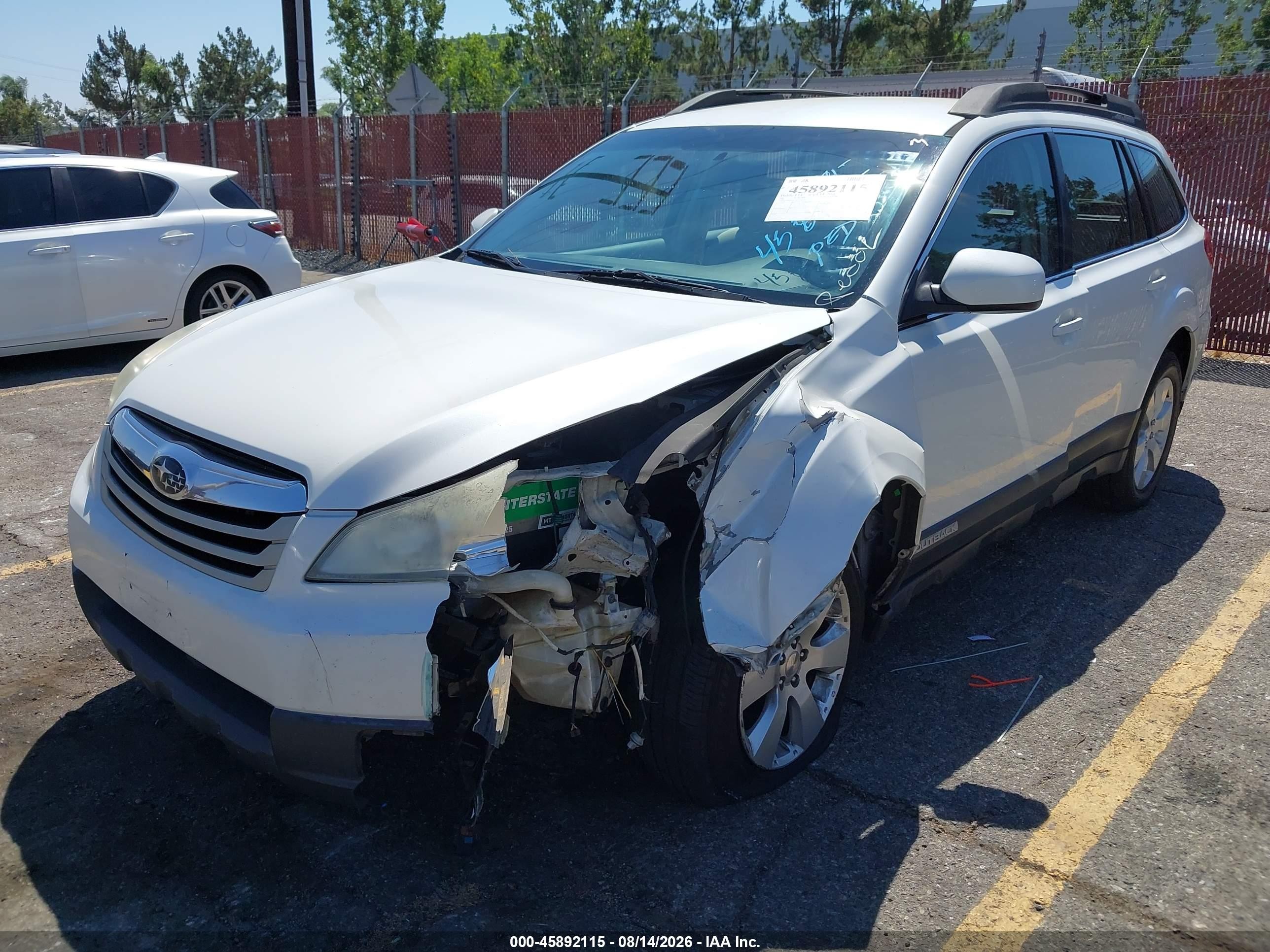 2012 Subaru Outback 2.5i White vin: 4S4BRBAC3C3229175