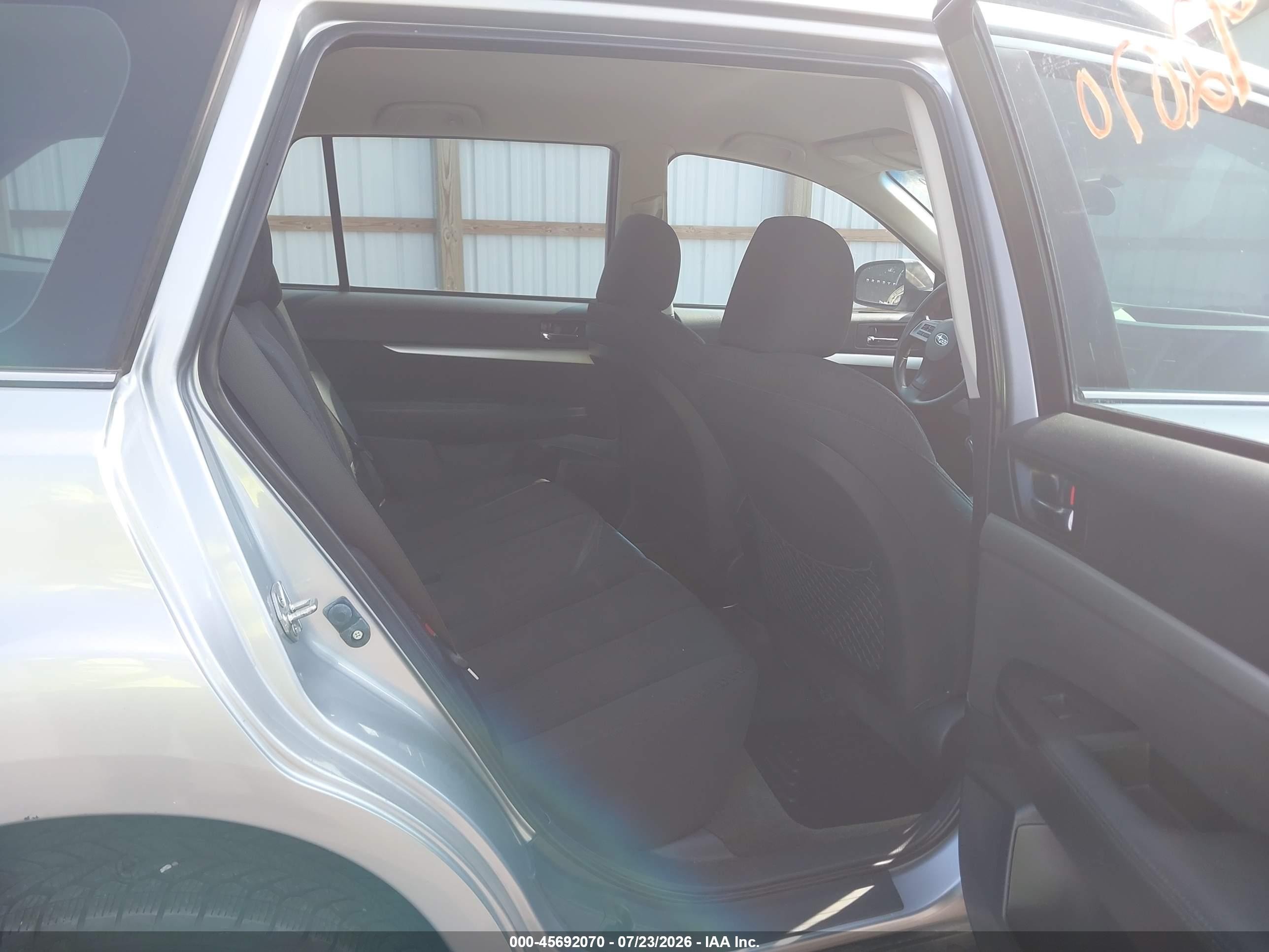 2012 Subaru Outback 2.5i Silver vin: 4S4BRBAC3C3286248