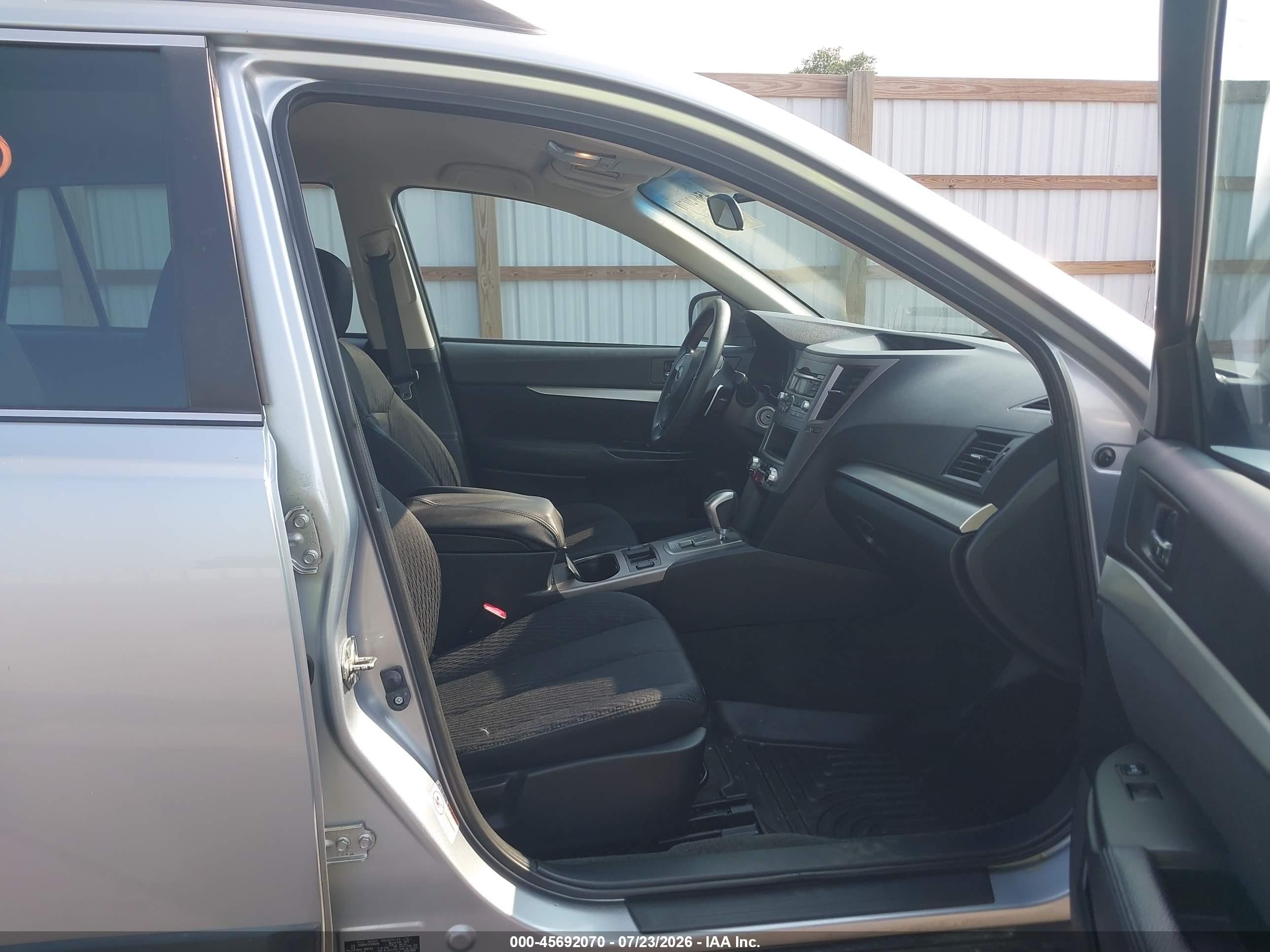 2012 Subaru Outback 2.5i Silver vin: 4S4BRBAC3C3286248