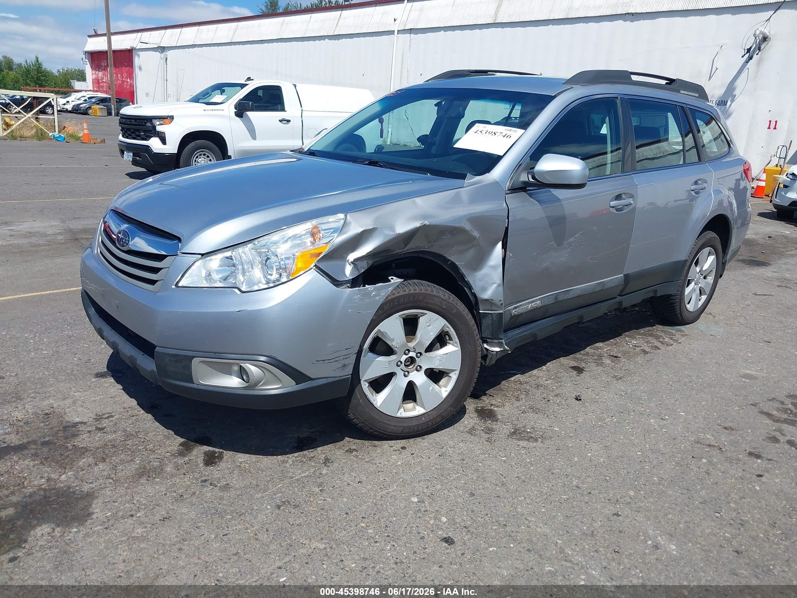 2012 Subaru Outback 2.5i Silver vin: 4S4BRBAC3C3301220
