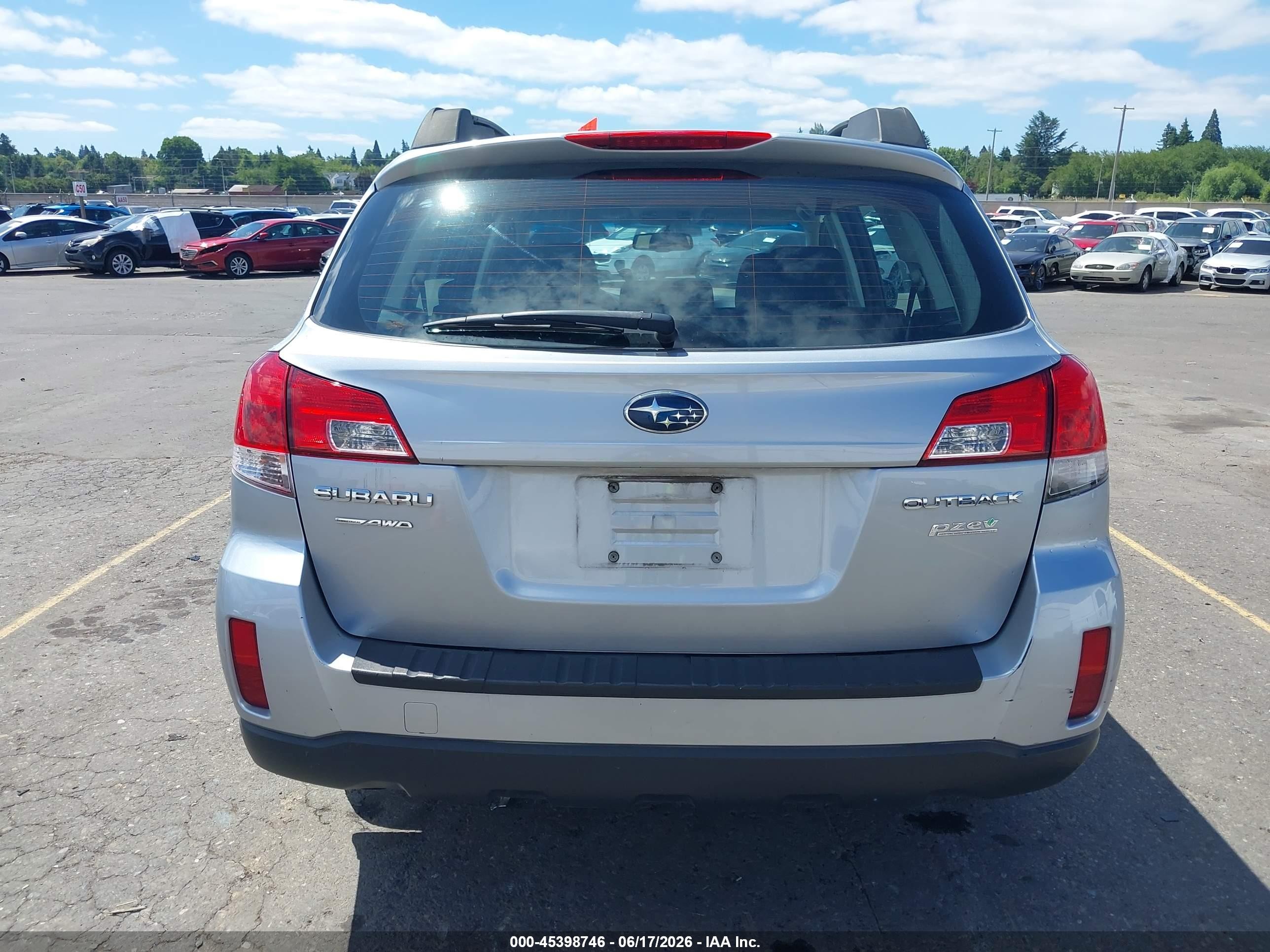 2012 Subaru Outback 2.5i Silver vin: 4S4BRBAC3C3301220