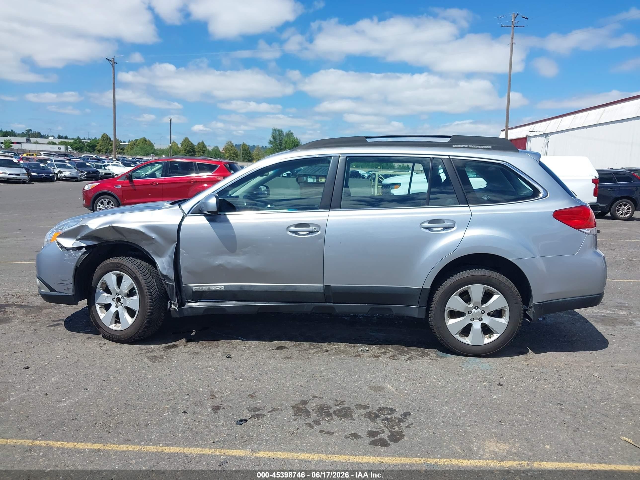 2012 Subaru Outback 2.5i Silver vin: 4S4BRBAC3C3301220
