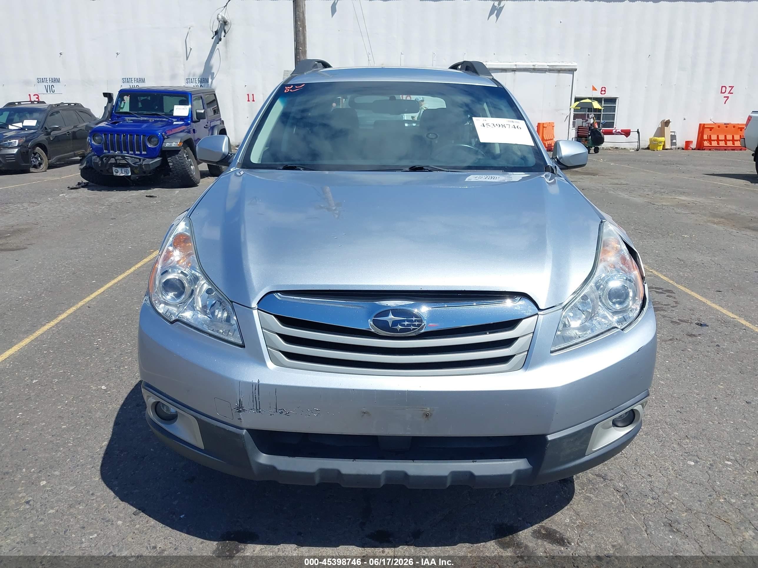 2012 Subaru Outback 2.5i Silver vin: 4S4BRBAC3C3301220