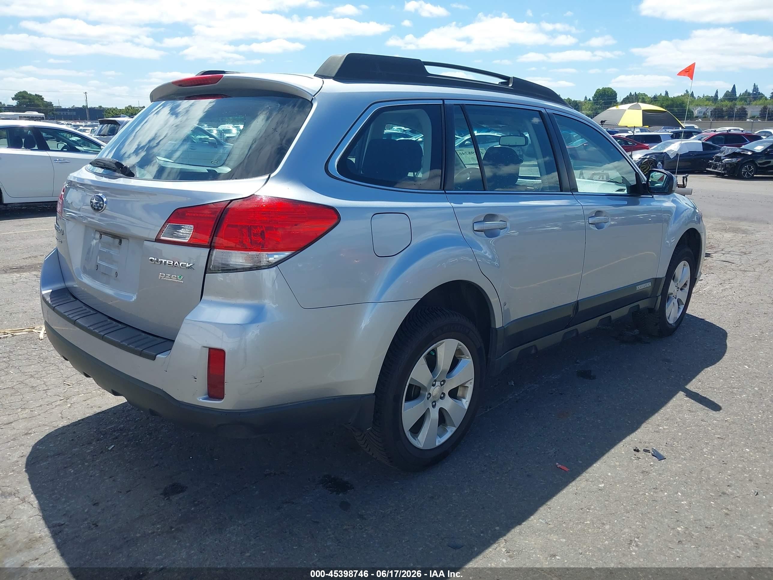 2012 Subaru Outback 2.5i Silver vin: 4S4BRBAC3C3301220