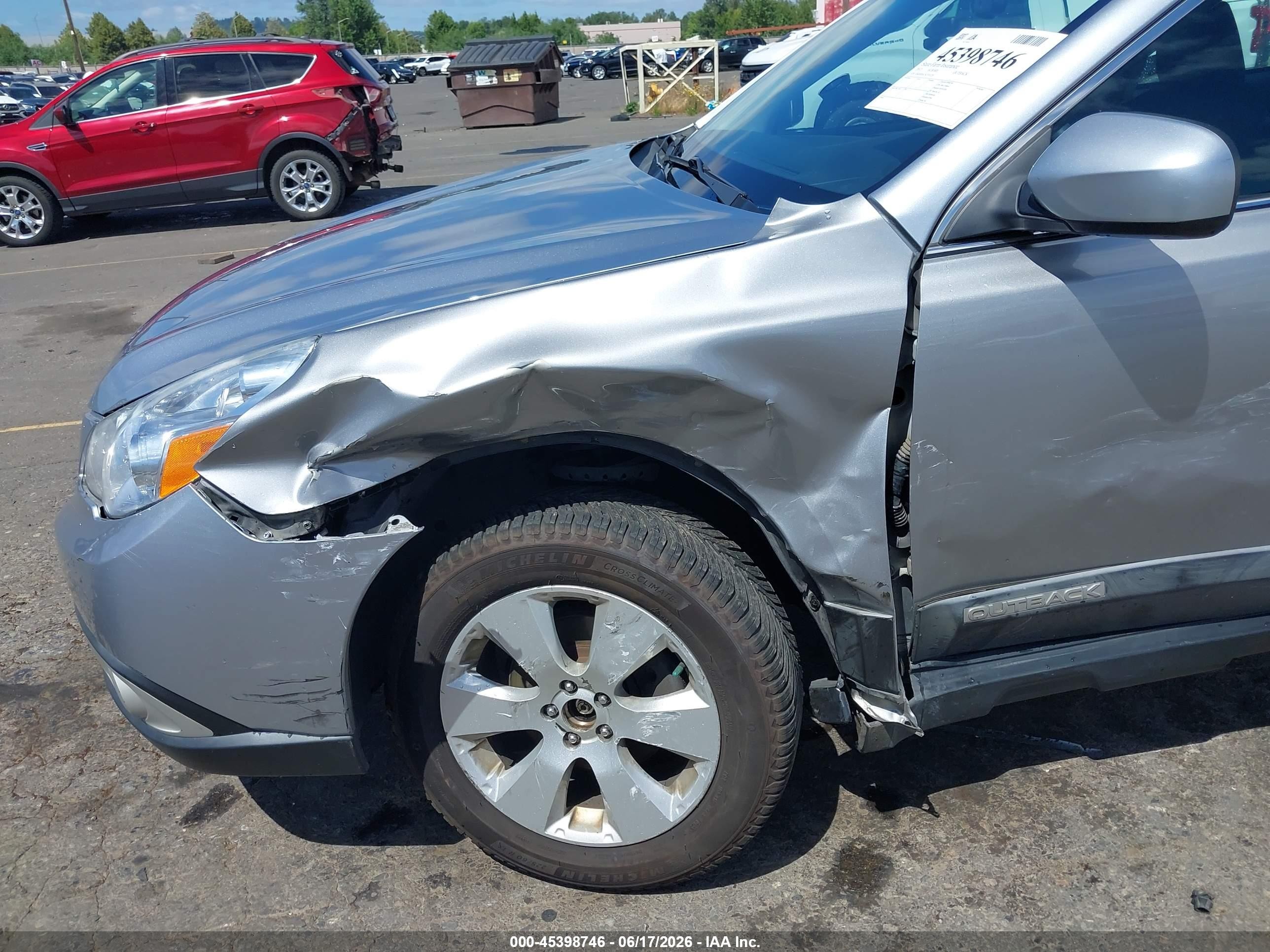 2012 Subaru Outback 2.5i Silver vin: 4S4BRBAC3C3301220