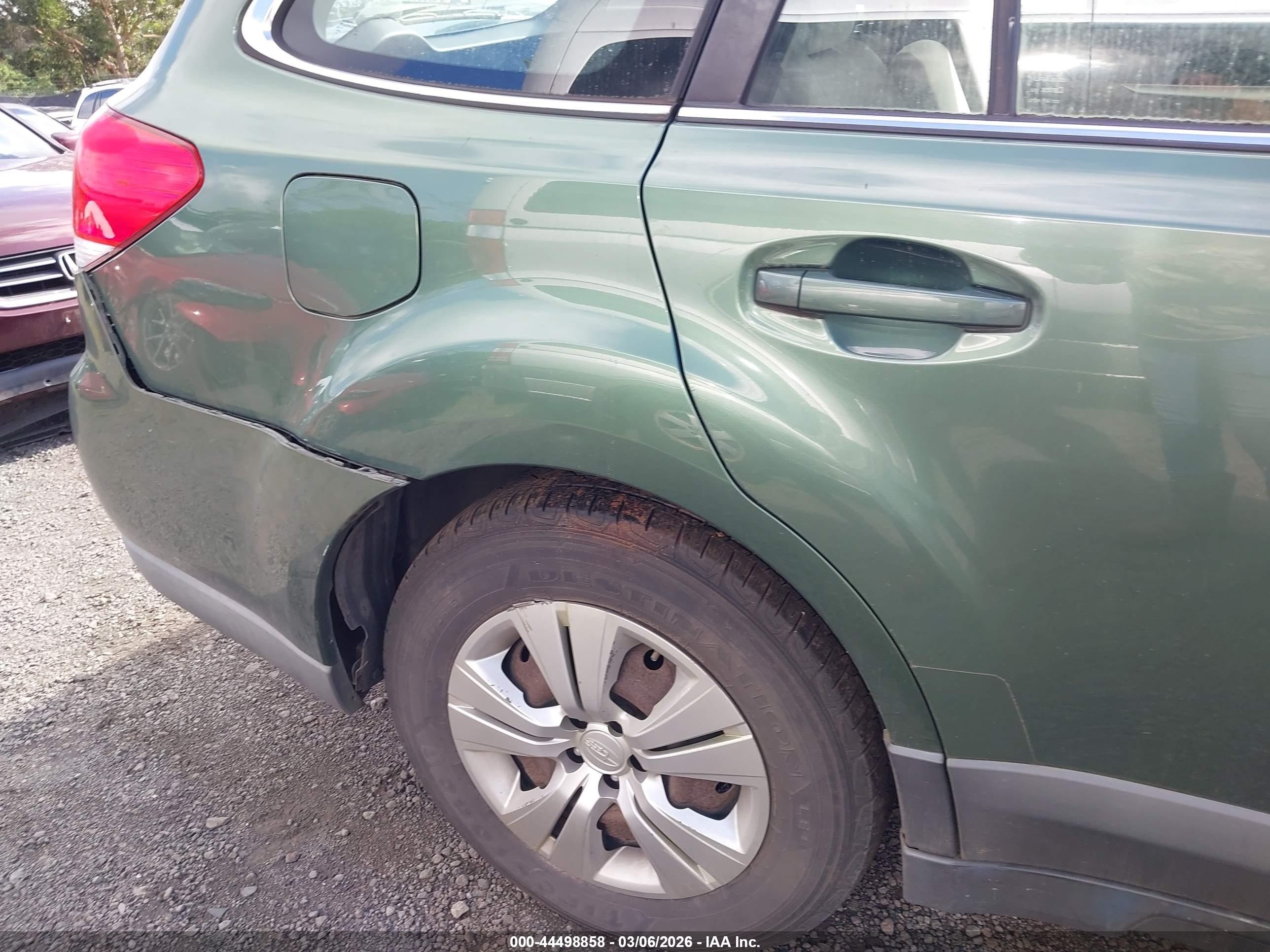 2013 Subaru Outback 2.5i Green vin: 4S4BRBAC3D3310663