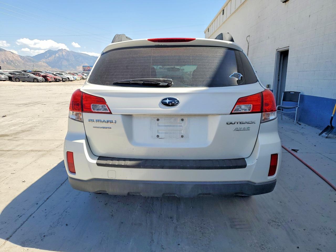 2012 Subaru Outback 2.5i Белый vin: 4S4BRBAC4C3260631