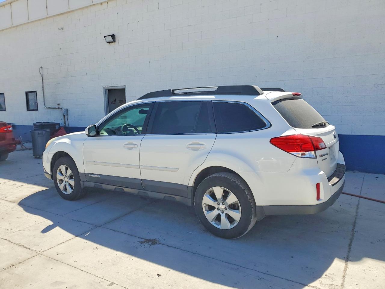 2012 Subaru Outback 2.5i Белый vin: 4S4BRBAC4C3260631
