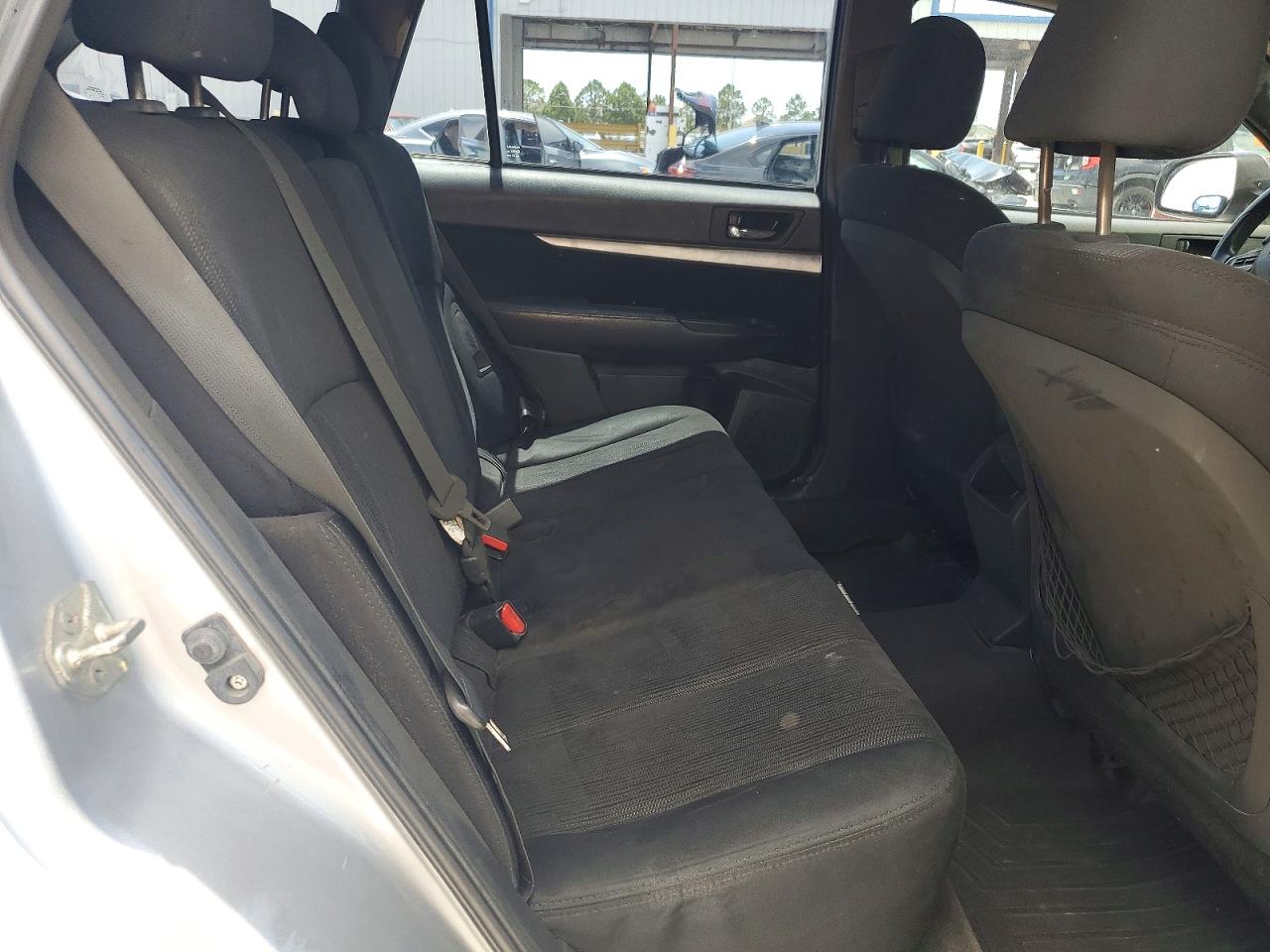 2013 Subaru Outback 2.5i Silver vin: 4S4BRBAC4D3254684