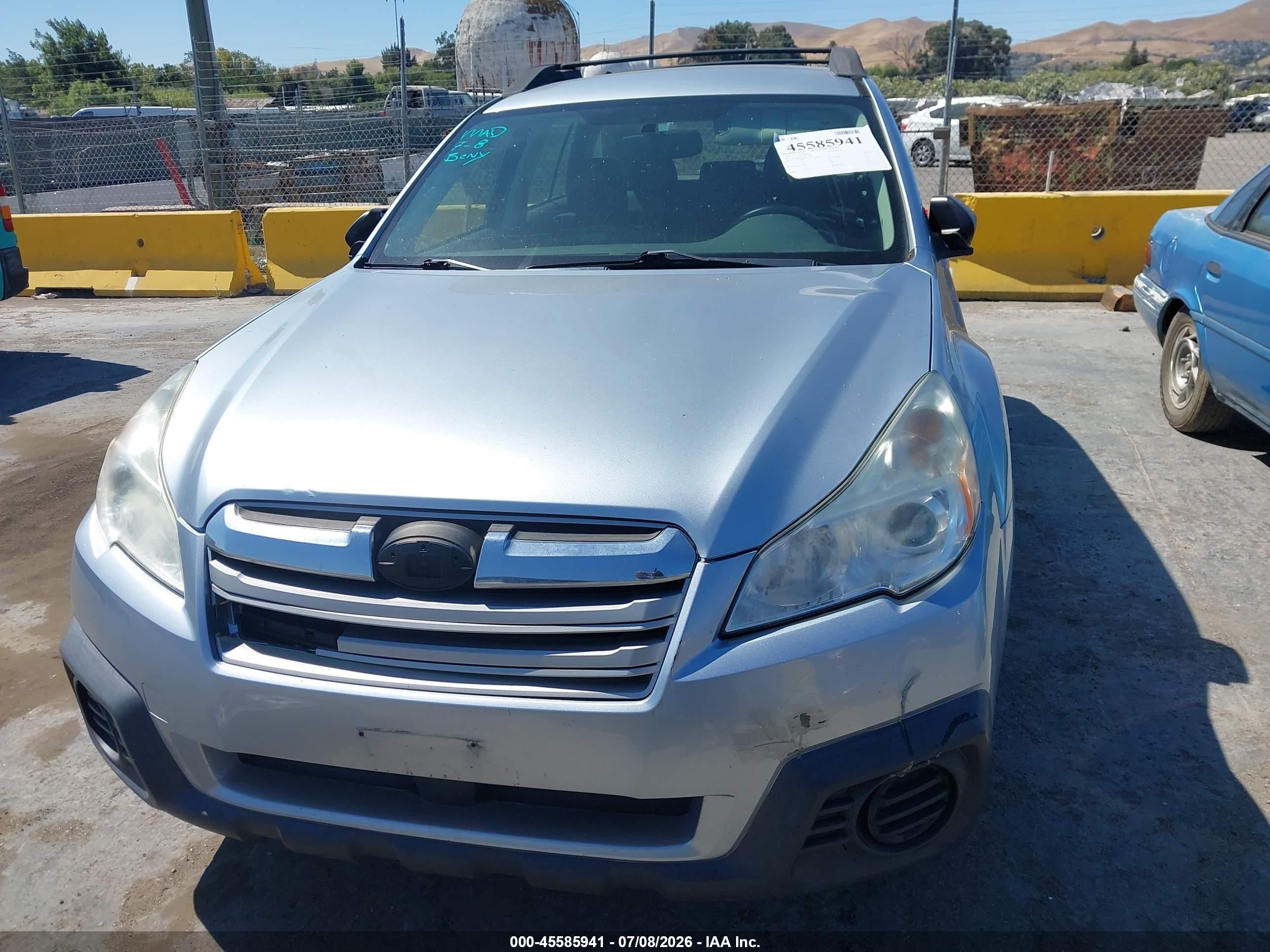 2014 Subaru Outback 2.5i Silver vin: 4S4BRBAC4E3219094