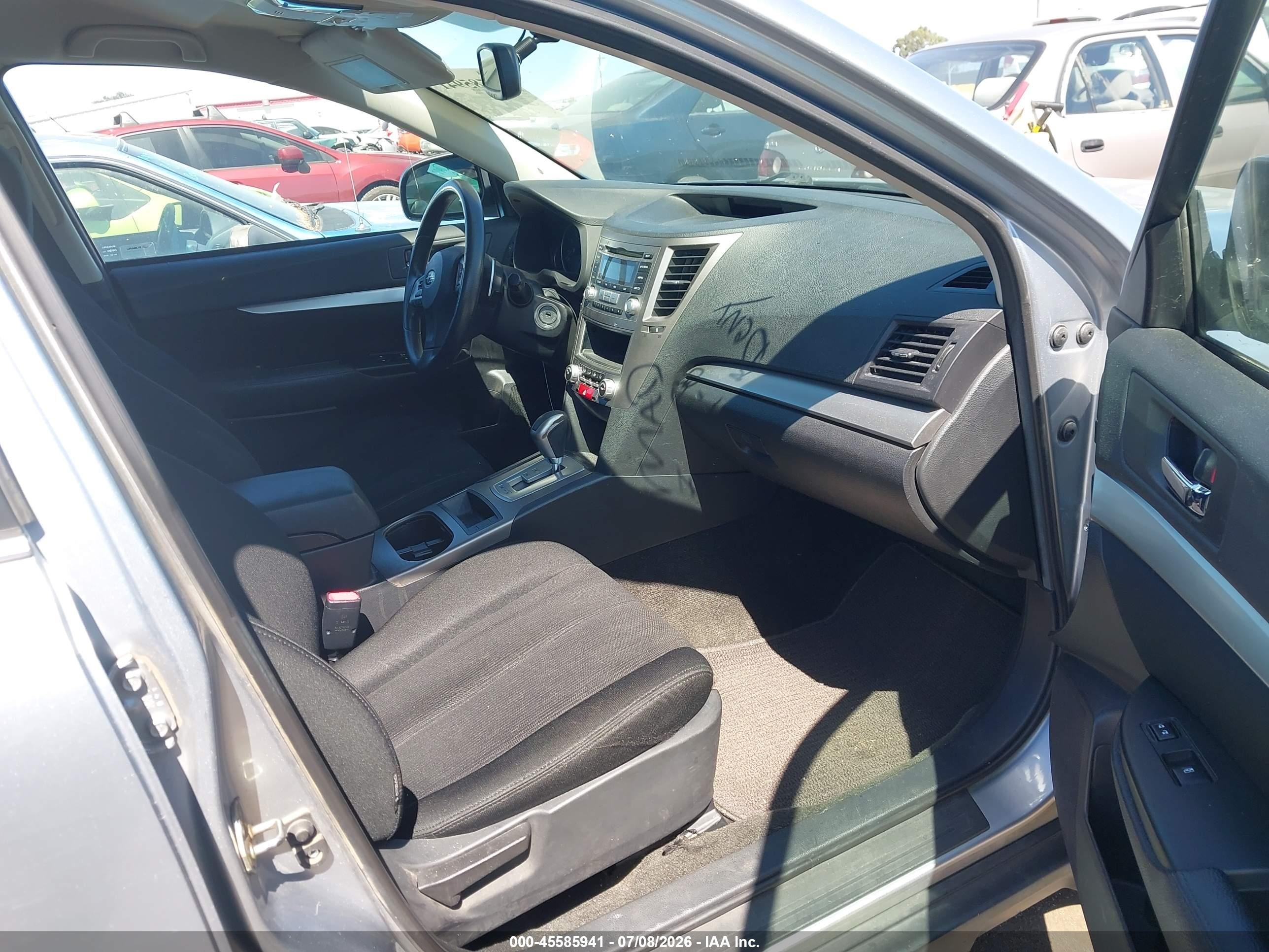 2014 Subaru Outback 2.5i Silver vin: 4S4BRBAC4E3219094