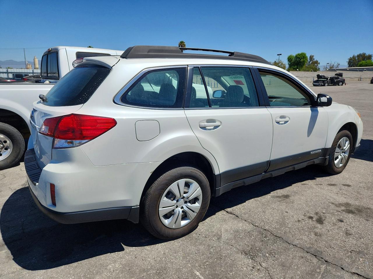 2011 Subaru Outback 2.5i Белый vin: 4S4BRBAC5B3404721