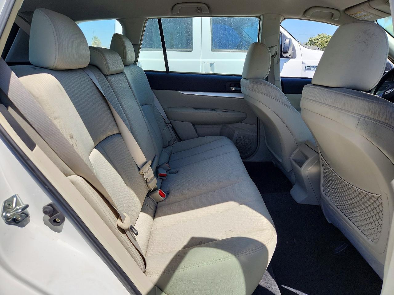 2011 Subaru Outback 2.5i Белый vin: 4S4BRBAC5B3404721