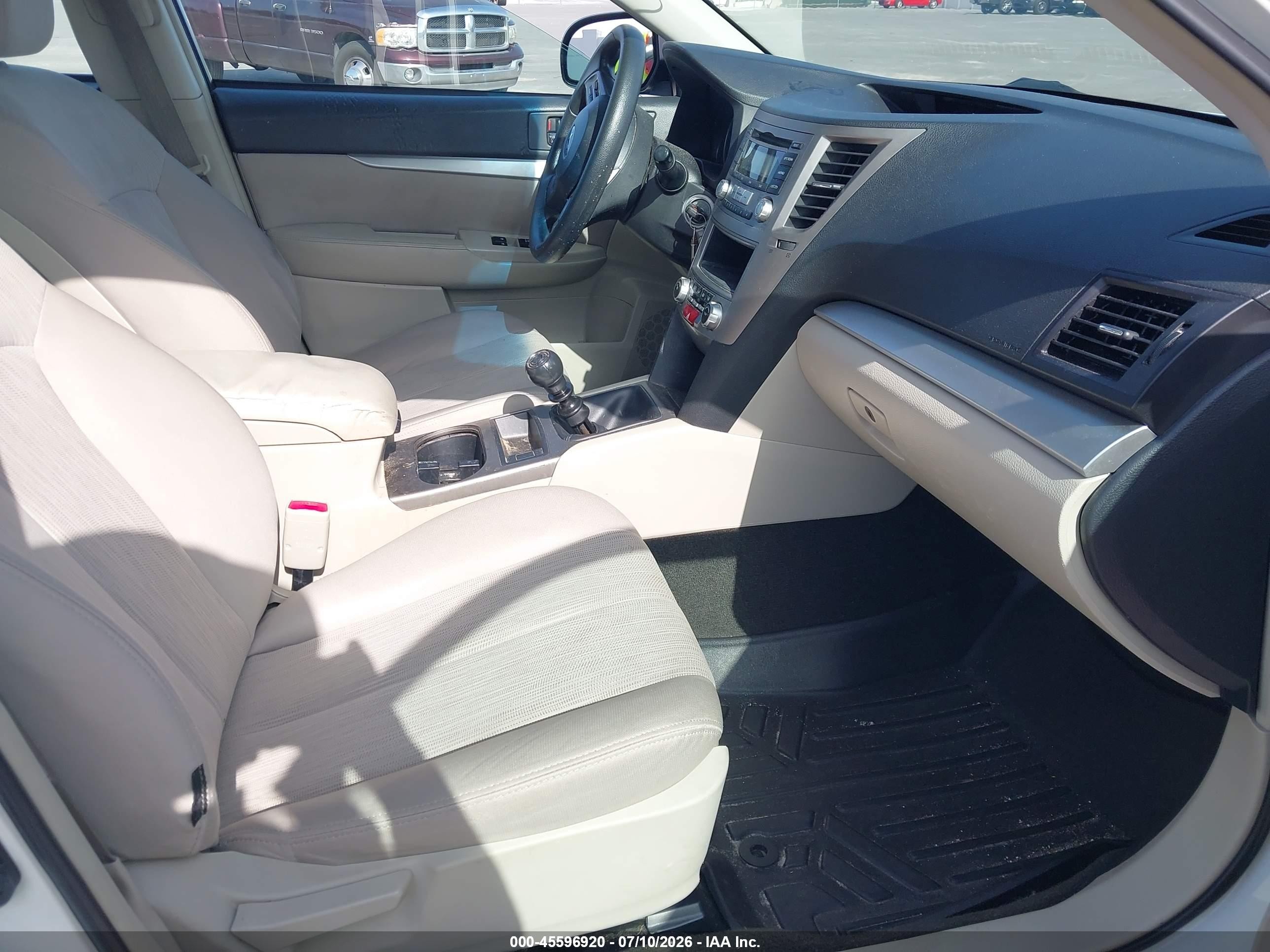 2014 Subaru Outback 2.5i White vin: 4S4BRBAC5E1223487