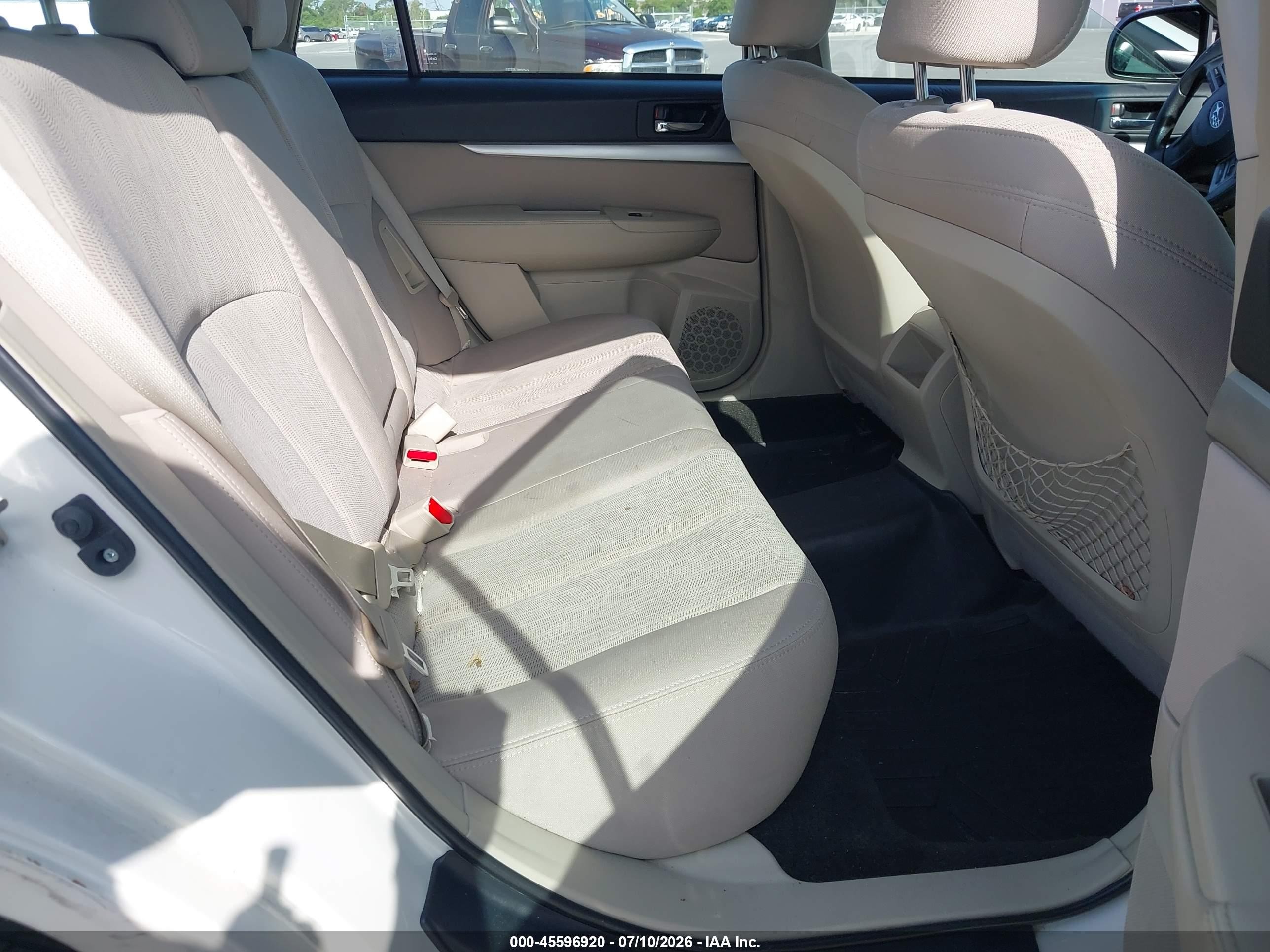 2014 Subaru Outback 2.5i White vin: 4S4BRBAC5E1223487