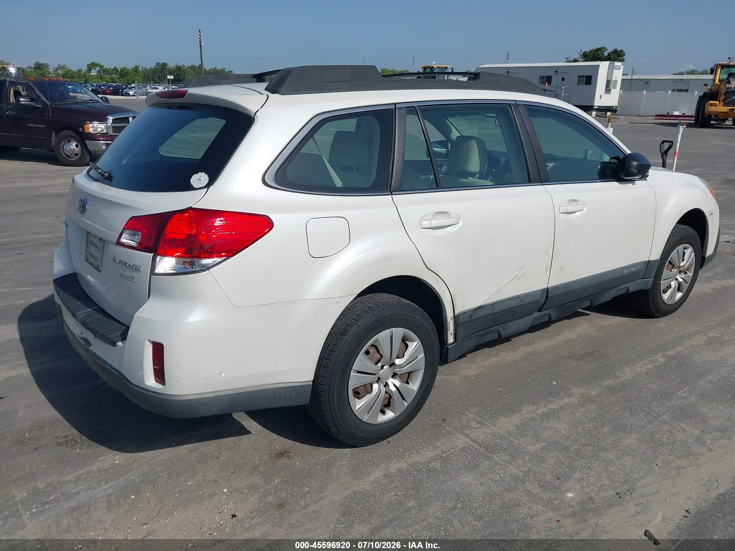 2014 Subaru Outback 2.5i White vin: 4S4BRBAC5E1223487