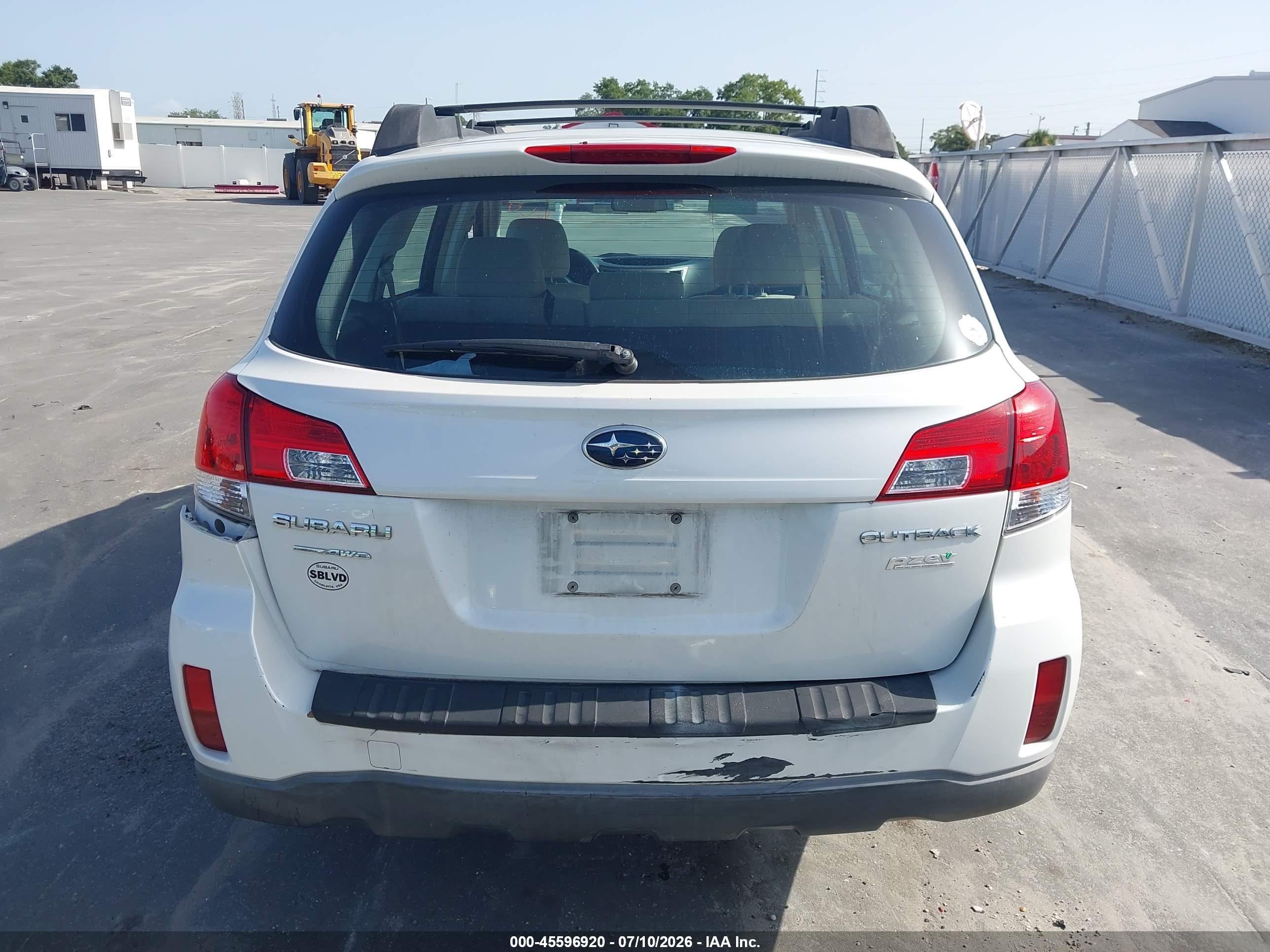 2014 Subaru Outback 2.5i White vin: 4S4BRBAC5E1223487
